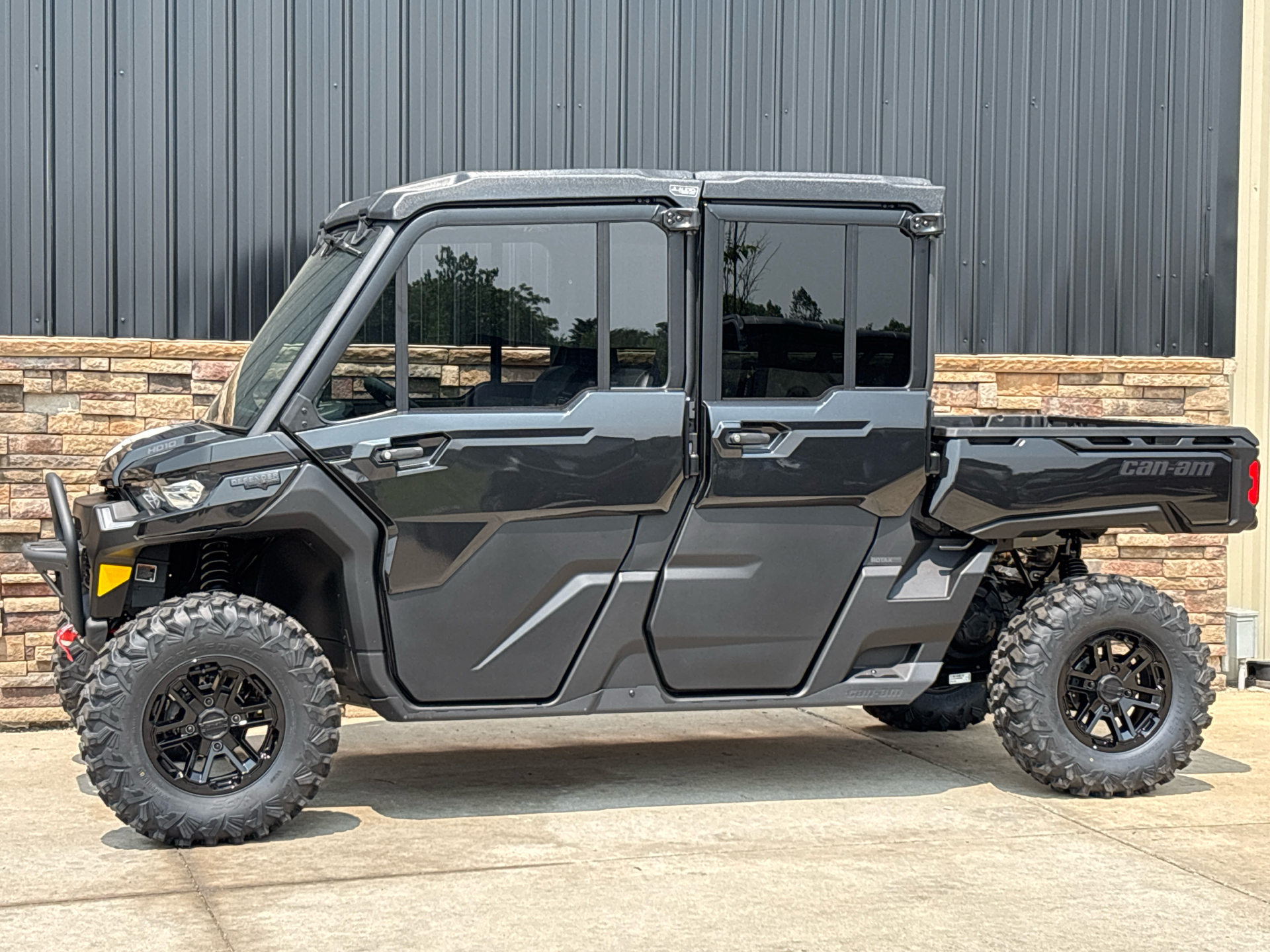 2025 Can-Am Defender MAX Lone Star CAB in Columbia, Missouri - Photo 3