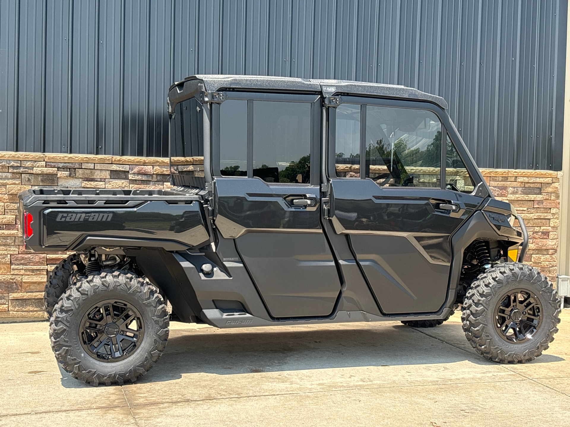 2025 Can-Am Defender MAX Lone Star CAB in Columbia, Missouri - Photo 3