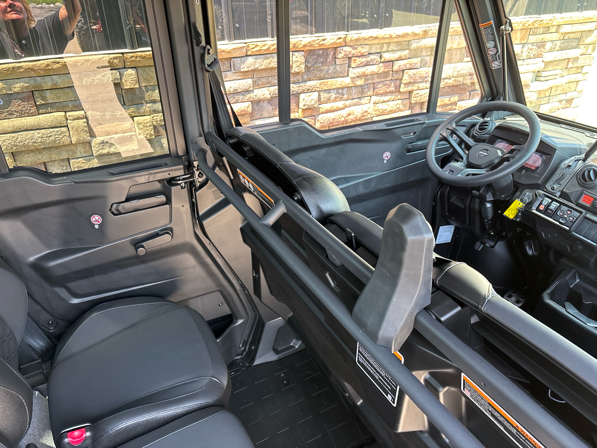 2025 Can-Am Defender MAX Lone Star CAB in Columbia, Missouri - Photo 6