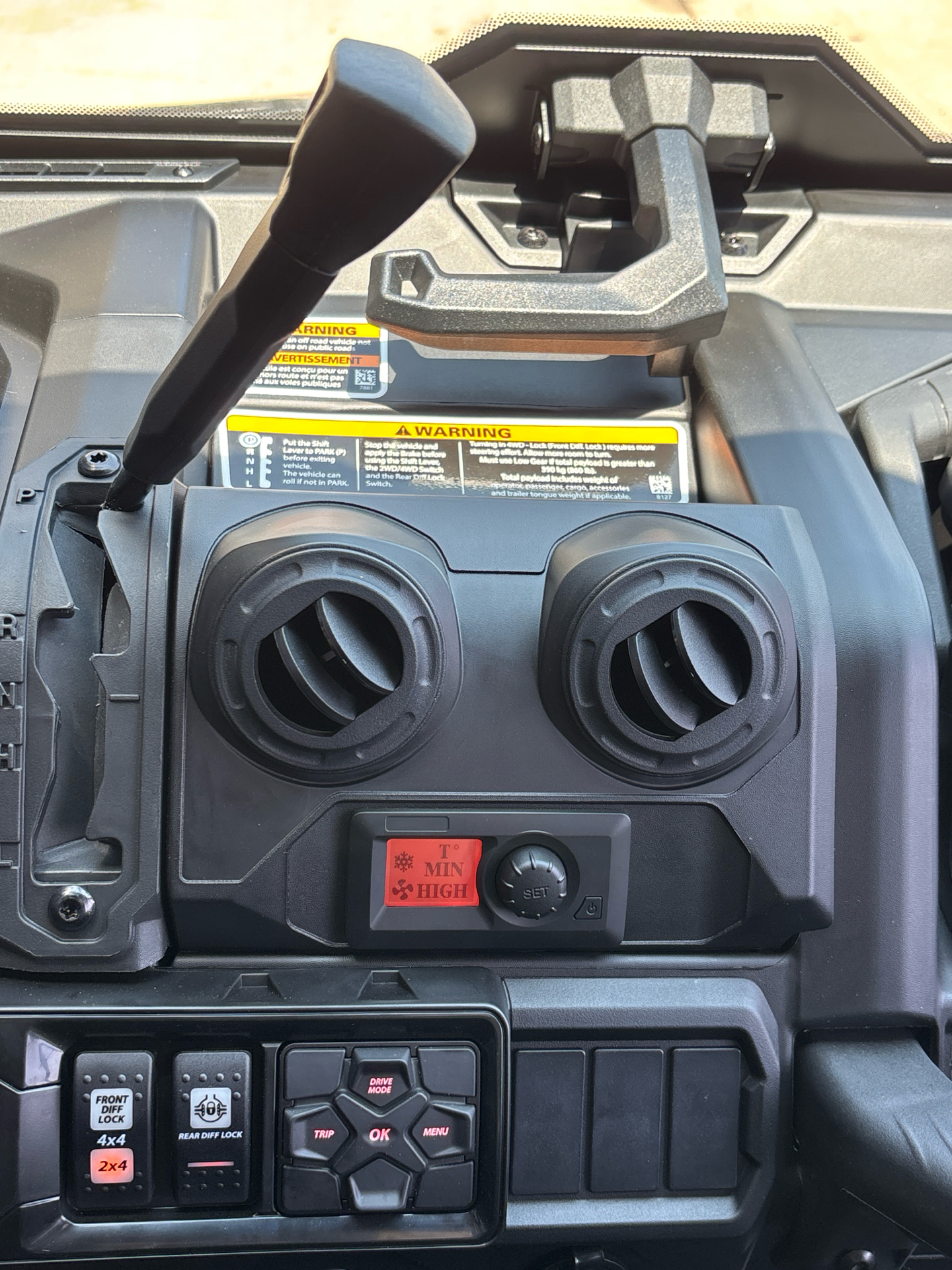 2025 Can-Am Defender MAX Lone Star CAB in Columbia, Missouri - Photo 8