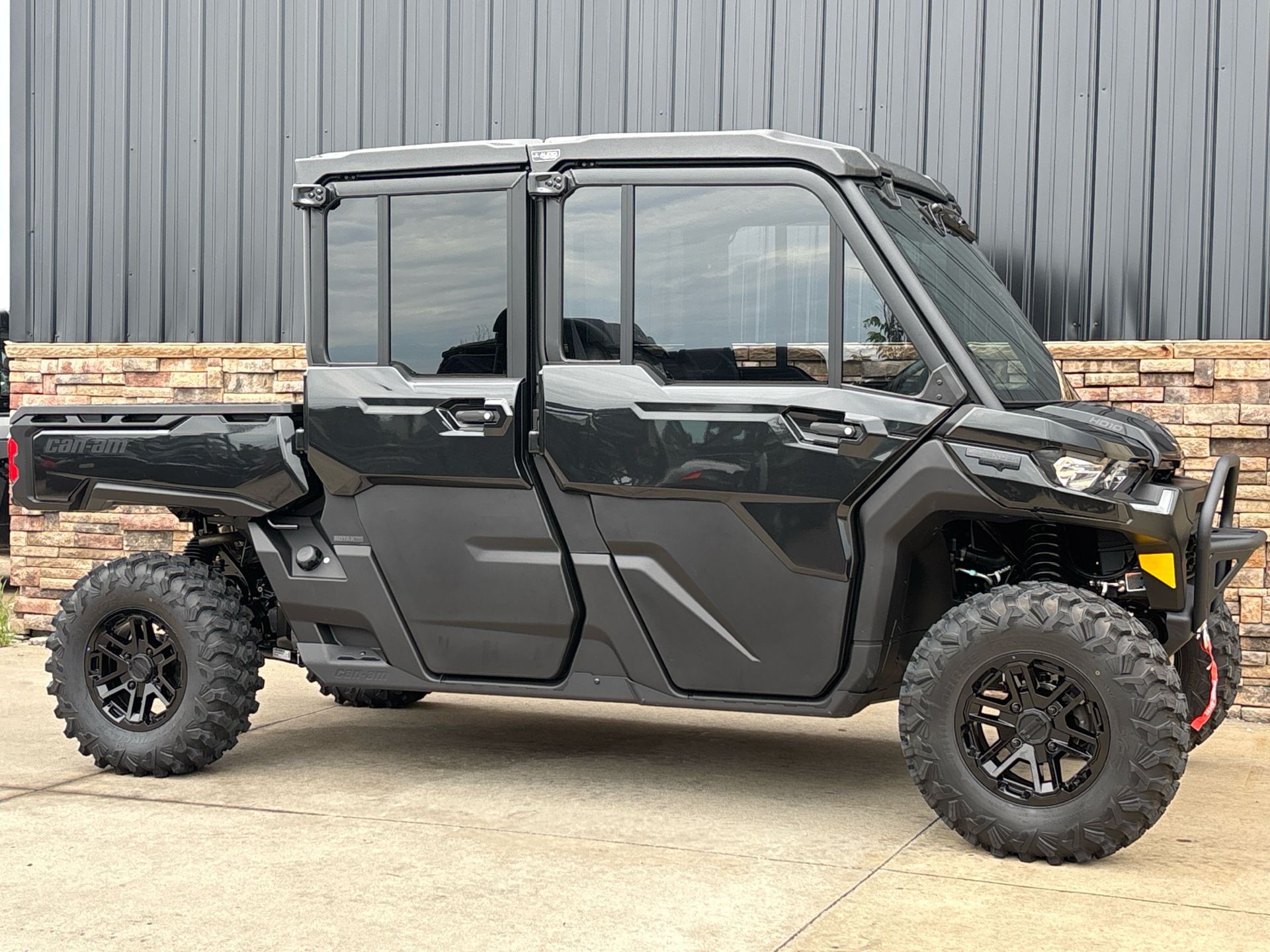2025 Can-Am Defender MAX Lone Star CAB in Columbia, Missouri - Photo 2