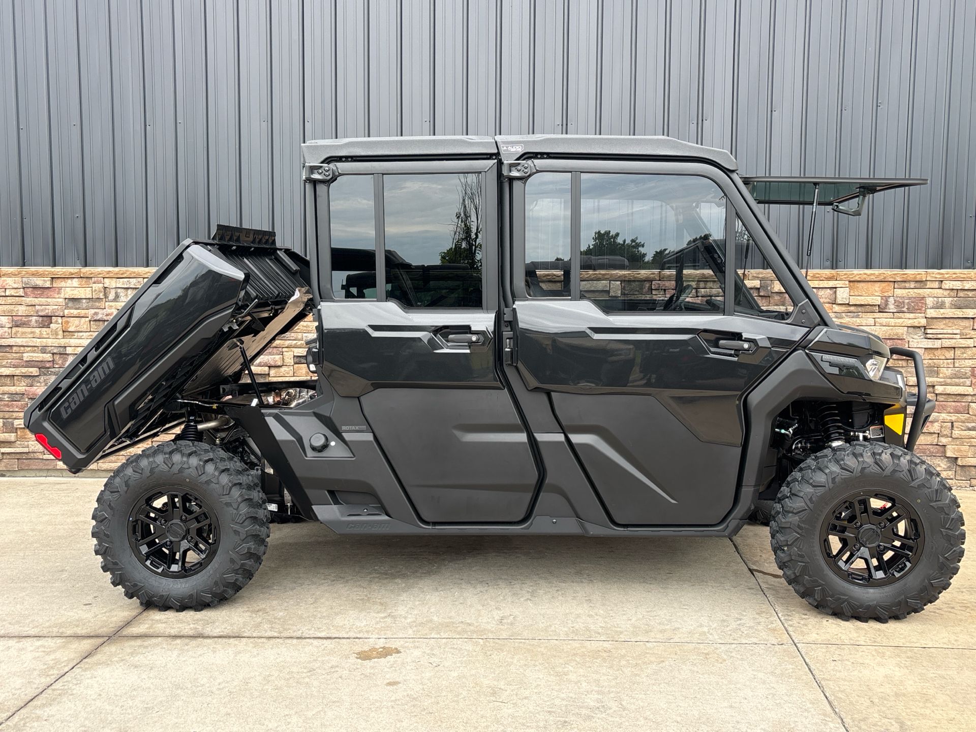2025 Can-Am Defender MAX Lone Star CAB in Columbia, Missouri - Photo 9
