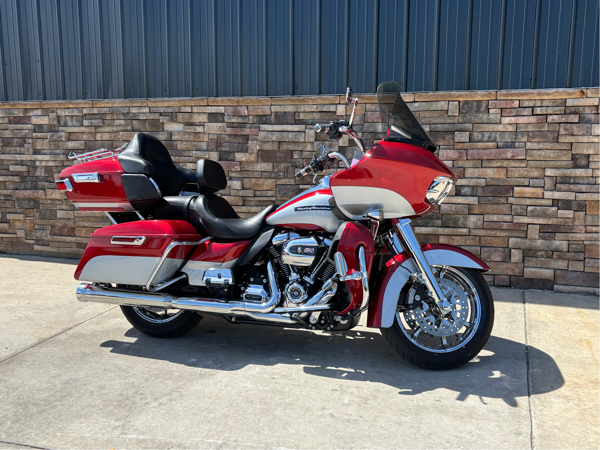 2019 Harley-Davidson Road Glide® Ultra in Columbia, Missouri - Photo 2