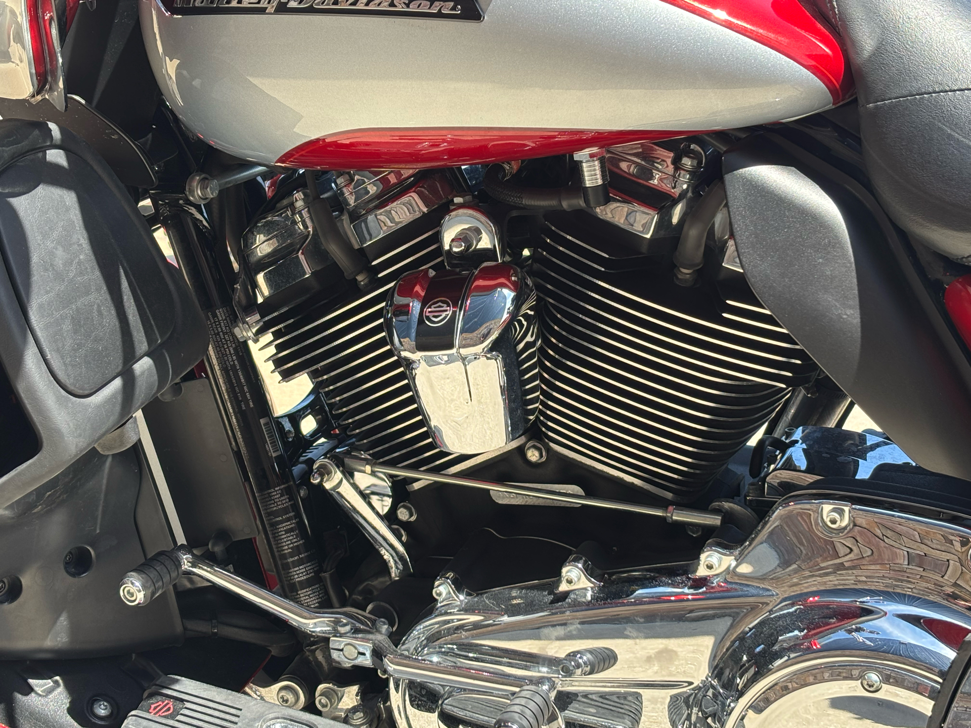 2019 Harley-Davidson Road Glide® Ultra in Columbia, Missouri - Photo 5