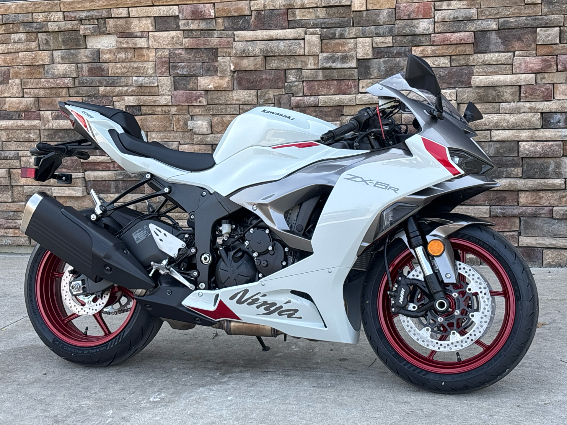 2025 Kawasaki Ninja ZX-6R in Columbia, Missouri - Photo 2