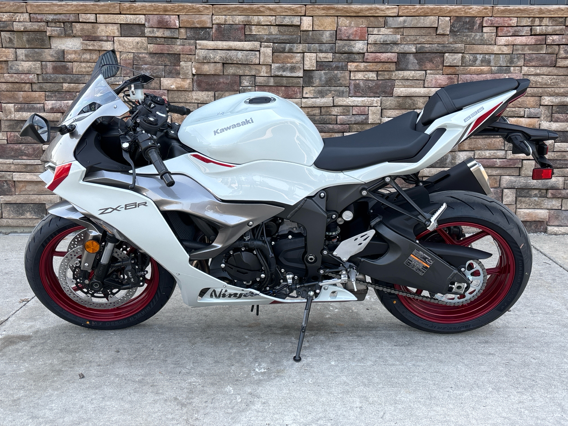 2025 Kawasaki Ninja ZX-6R in Columbia, Missouri - Photo 11