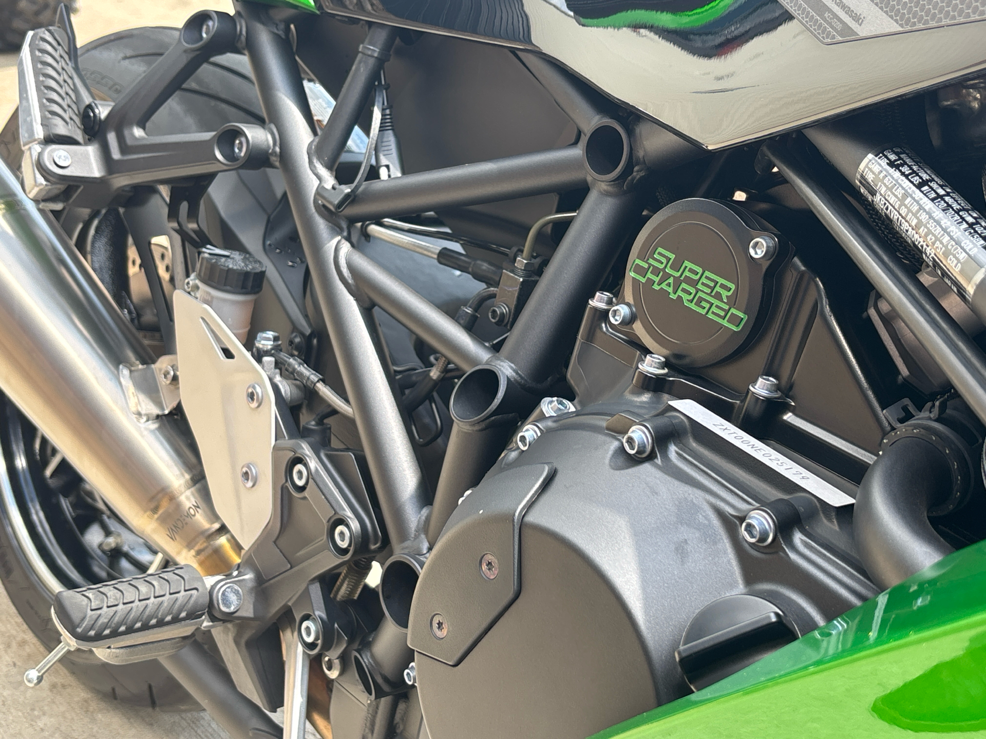 2023 Kawasaki Ninja H2 SX SE in Columbia, Missouri - Photo 11