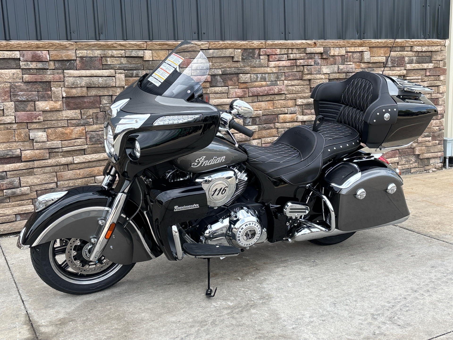 2024 Indian Motorcycle Roadmaster® with PowerBand Audio Package in Columbia, Missouri - Photo 2