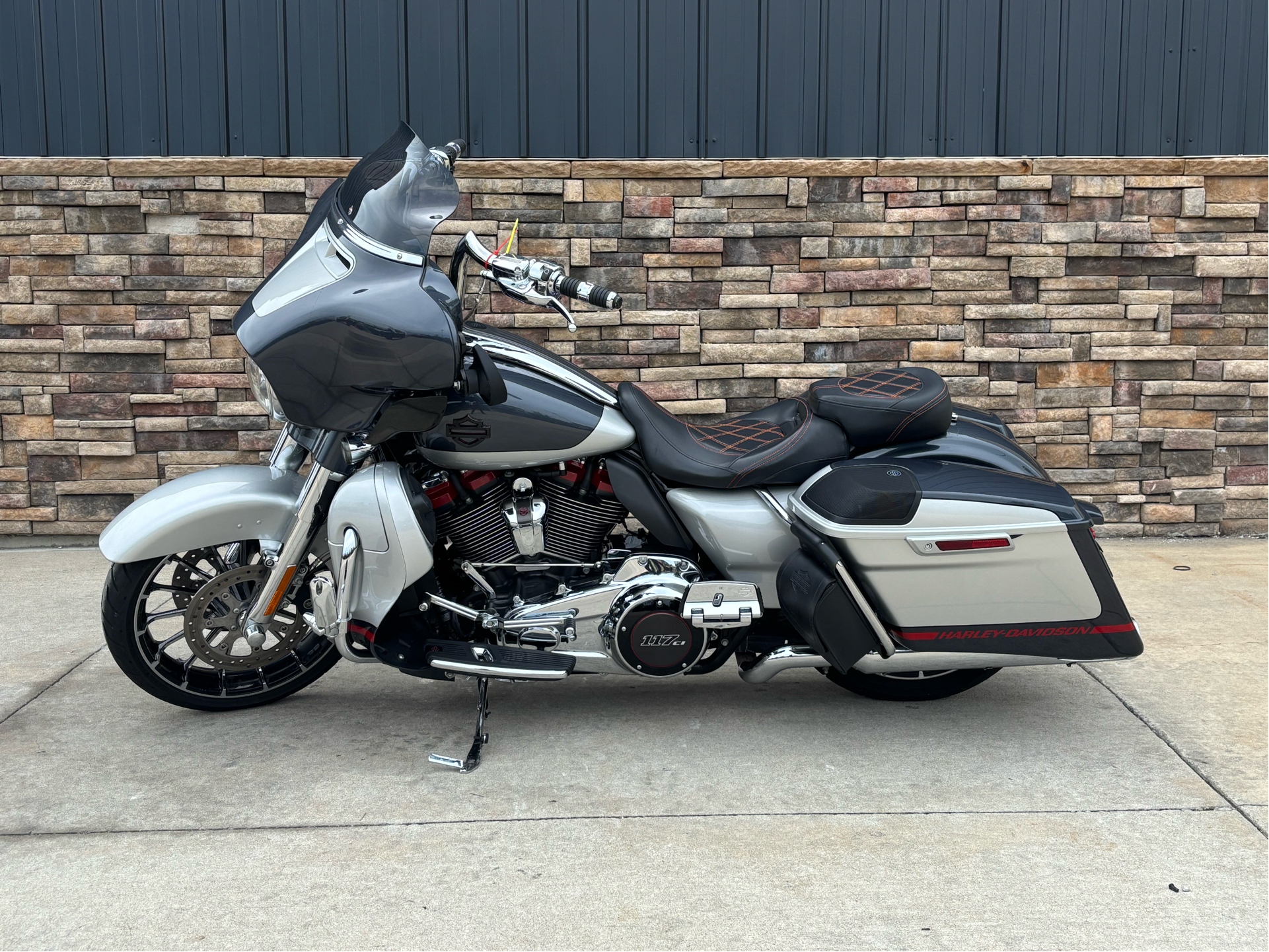 2019 Harley-Davidson CVO™ Street Glide® in Columbia, Missouri - Photo 1