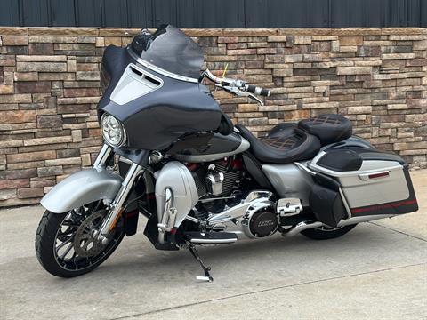2019 Harley-Davidson CVO™ Street Glide® in Columbia, Missouri - Photo 2