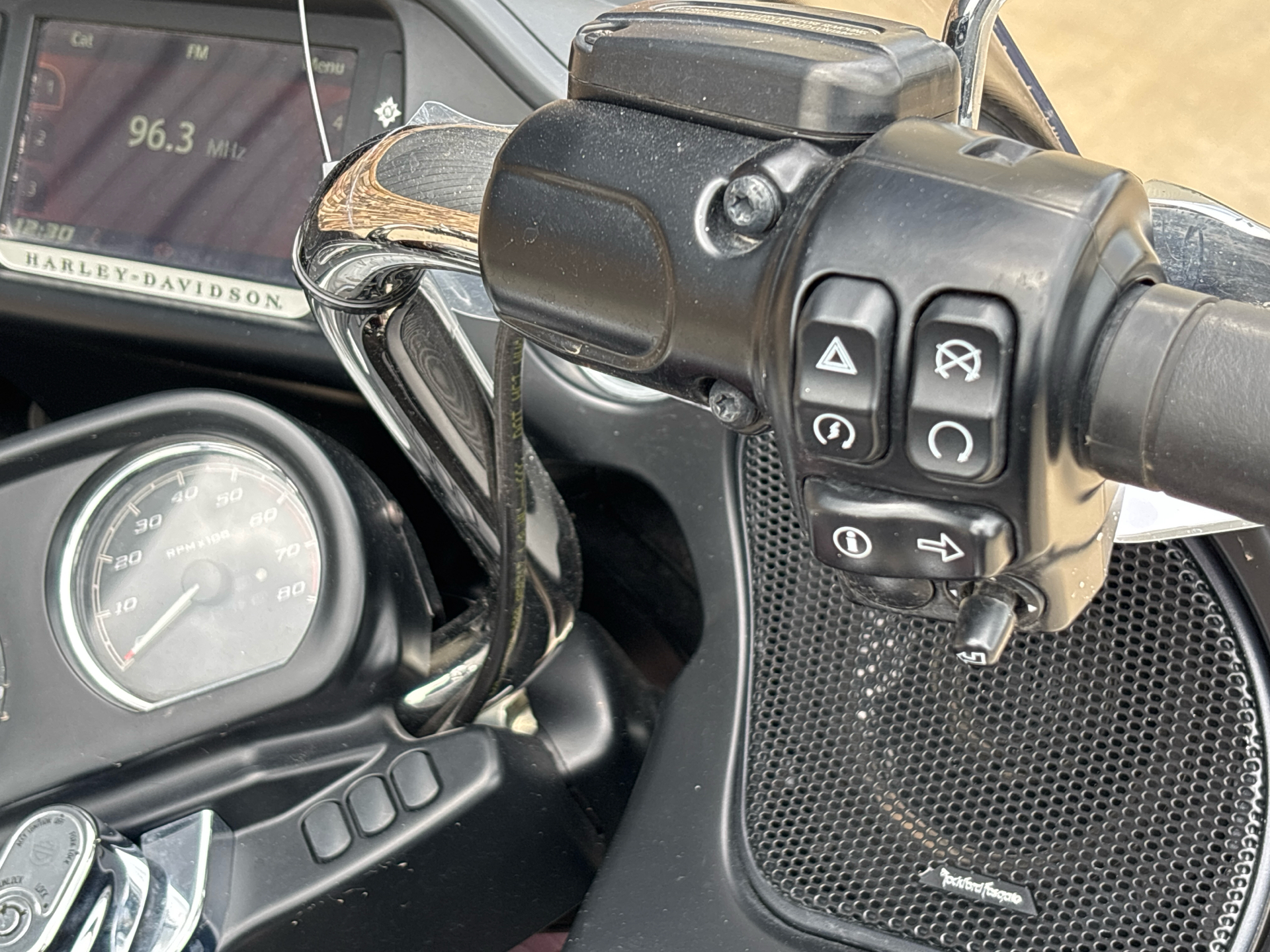 2018 Harley-Davidson Road Glide® Ultra in Columbia, Missouri - Photo 8