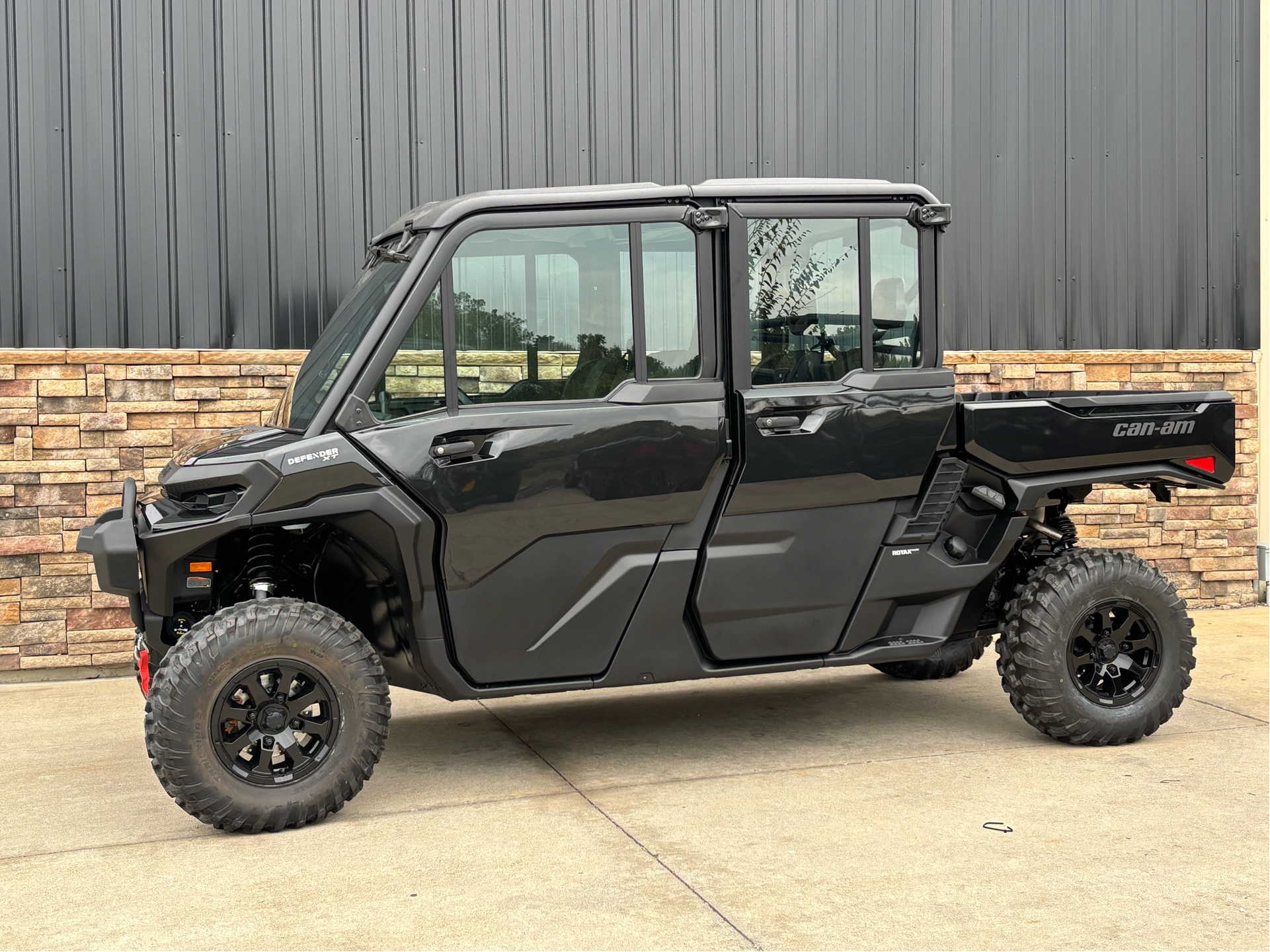 2026 Can-Am Defender MAX XT CAB HD11 in Columbia, Missouri - Photo 2