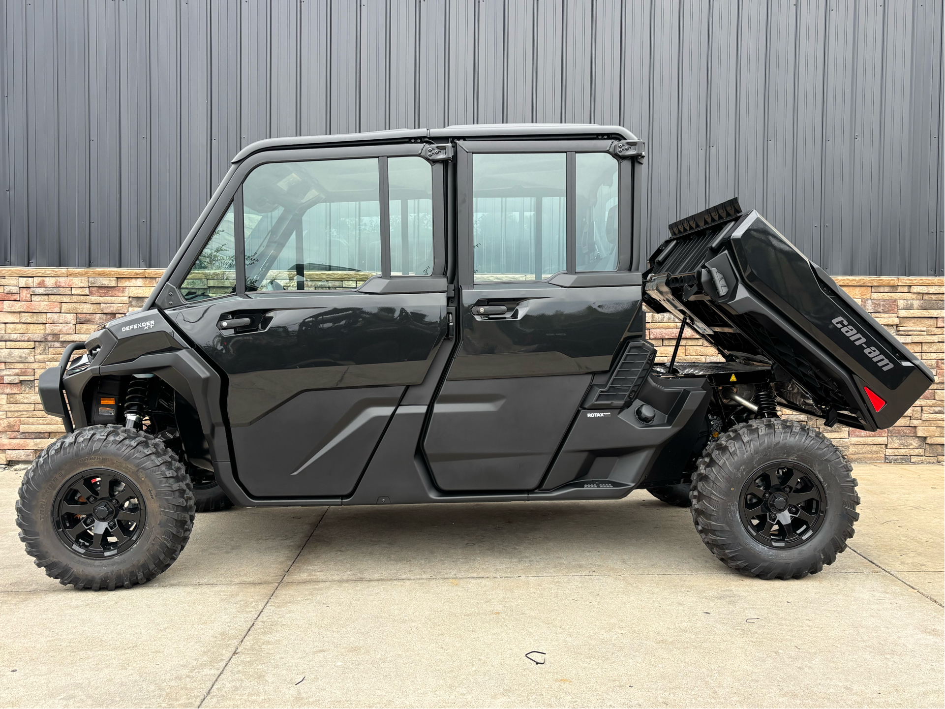2026 Can-Am Defender MAX XT CAB HD11 in Columbia, Missouri - Photo 11