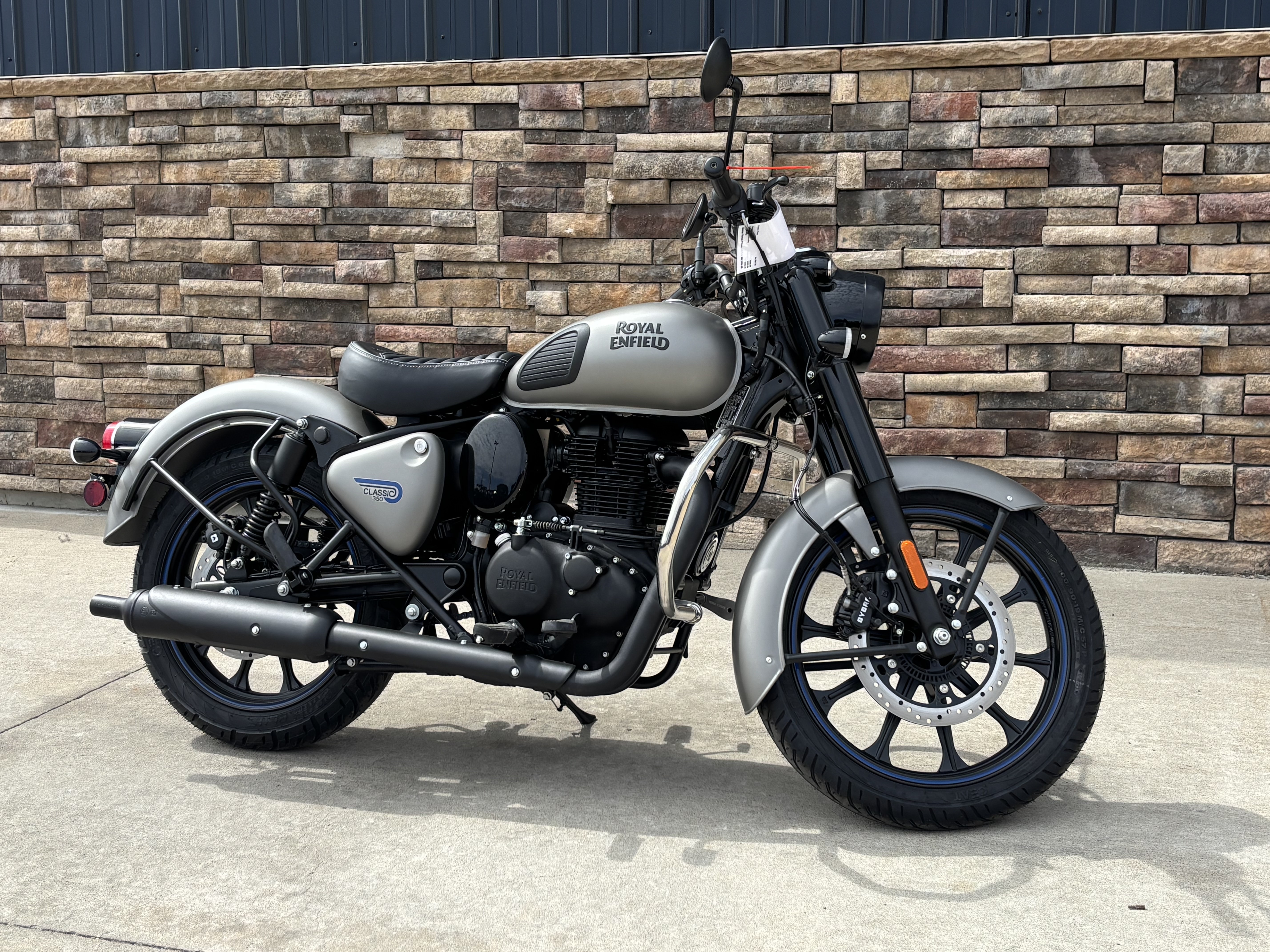 2024 Royal Enfield Classic 350 in Columbia, Missouri - Photo 2