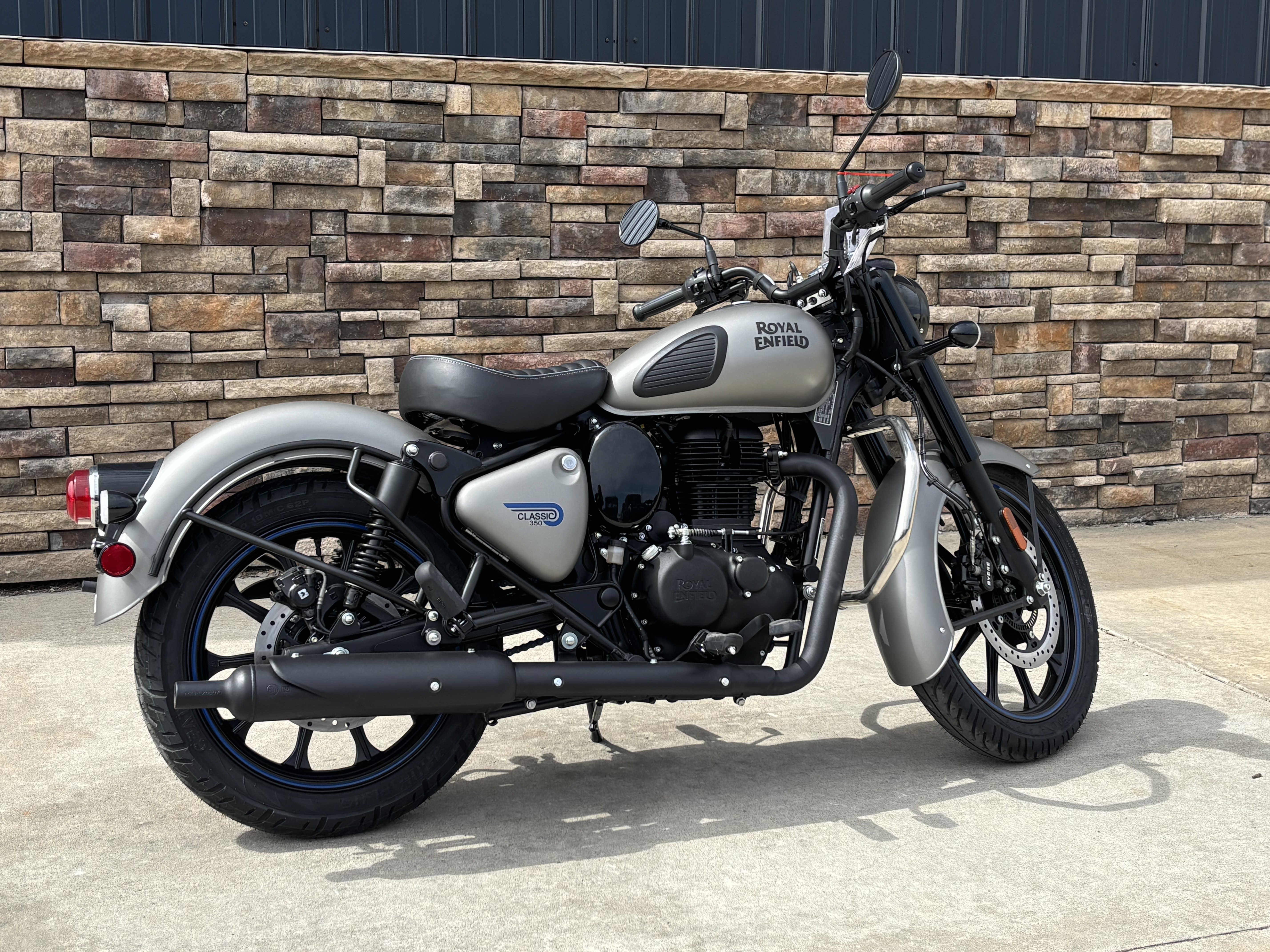 2024 Royal Enfield Classic 350 in Columbia, Missouri - Photo 3