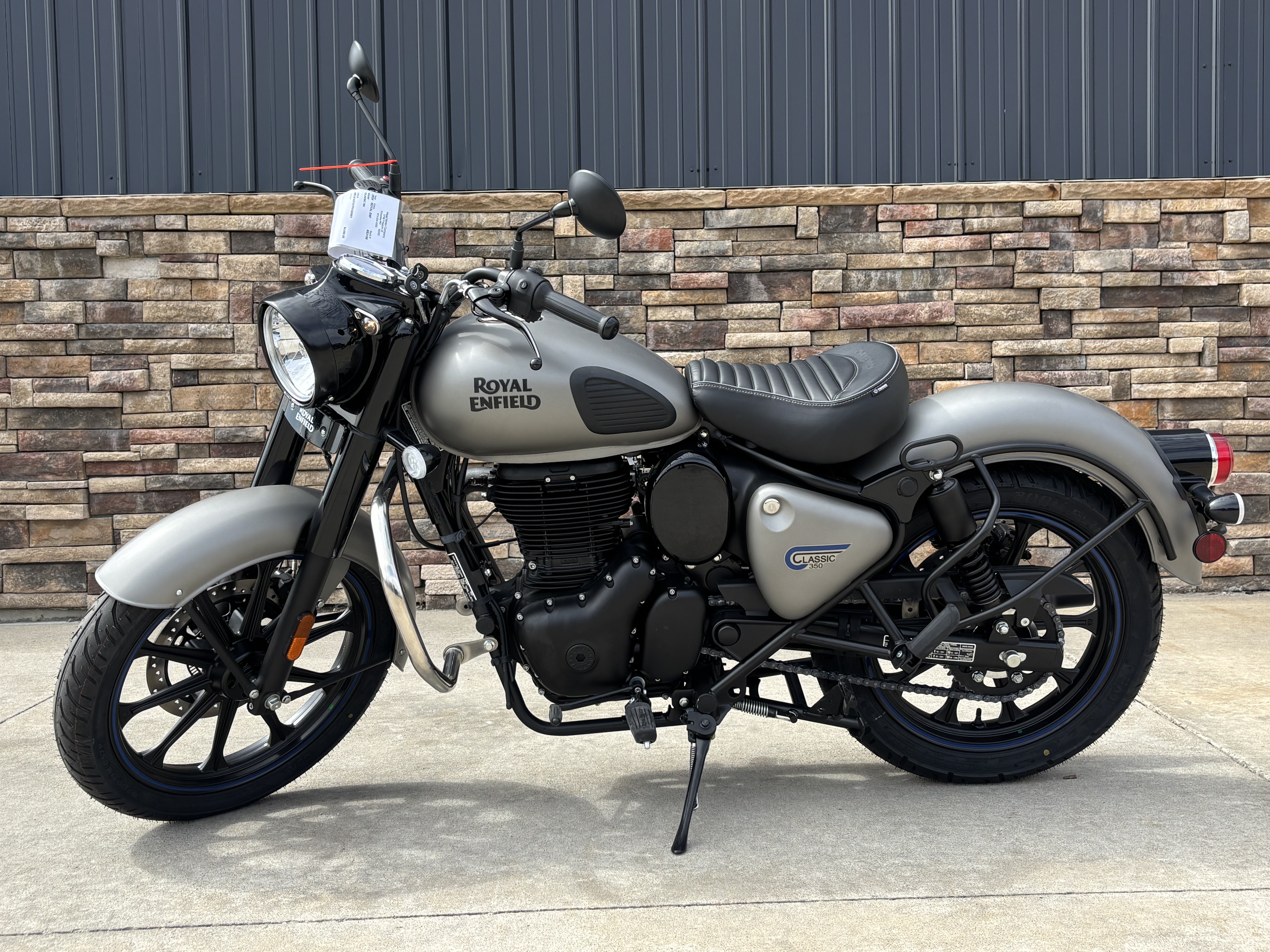 2024 Royal Enfield Classic 350 in Columbia, Missouri - Photo 14