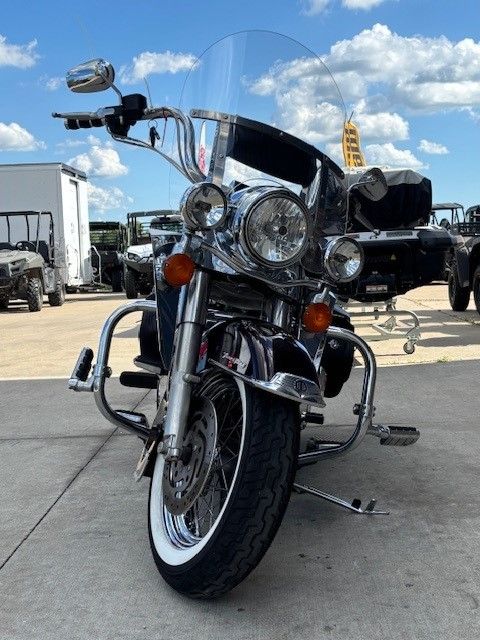 2005 Harley-Davidson FLHRCI Road King® Classic in Columbia, Missouri - Photo 15