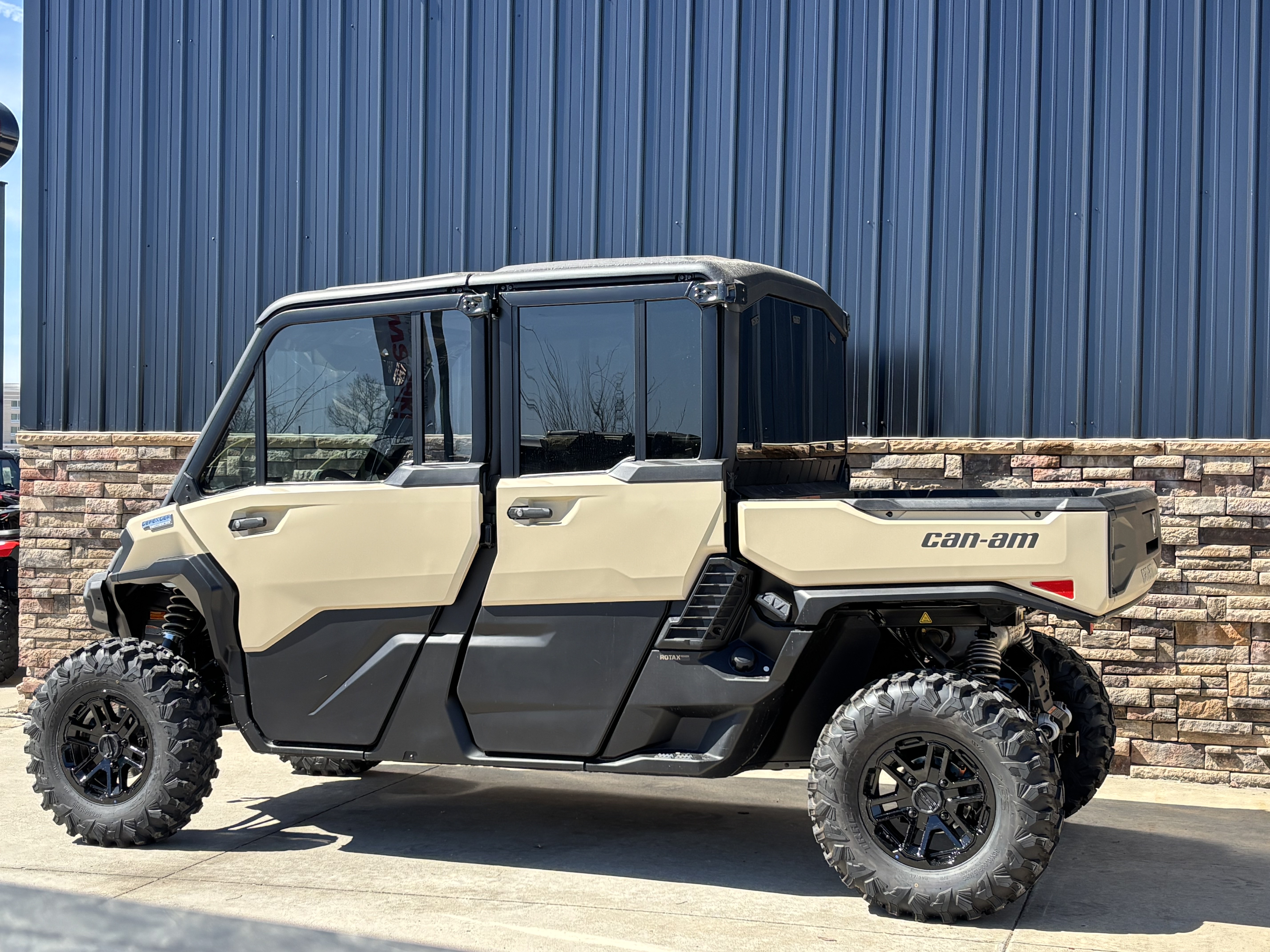 2026 Can-Am Defender MAX Limited HD11 in Columbia, Missouri - Photo 2