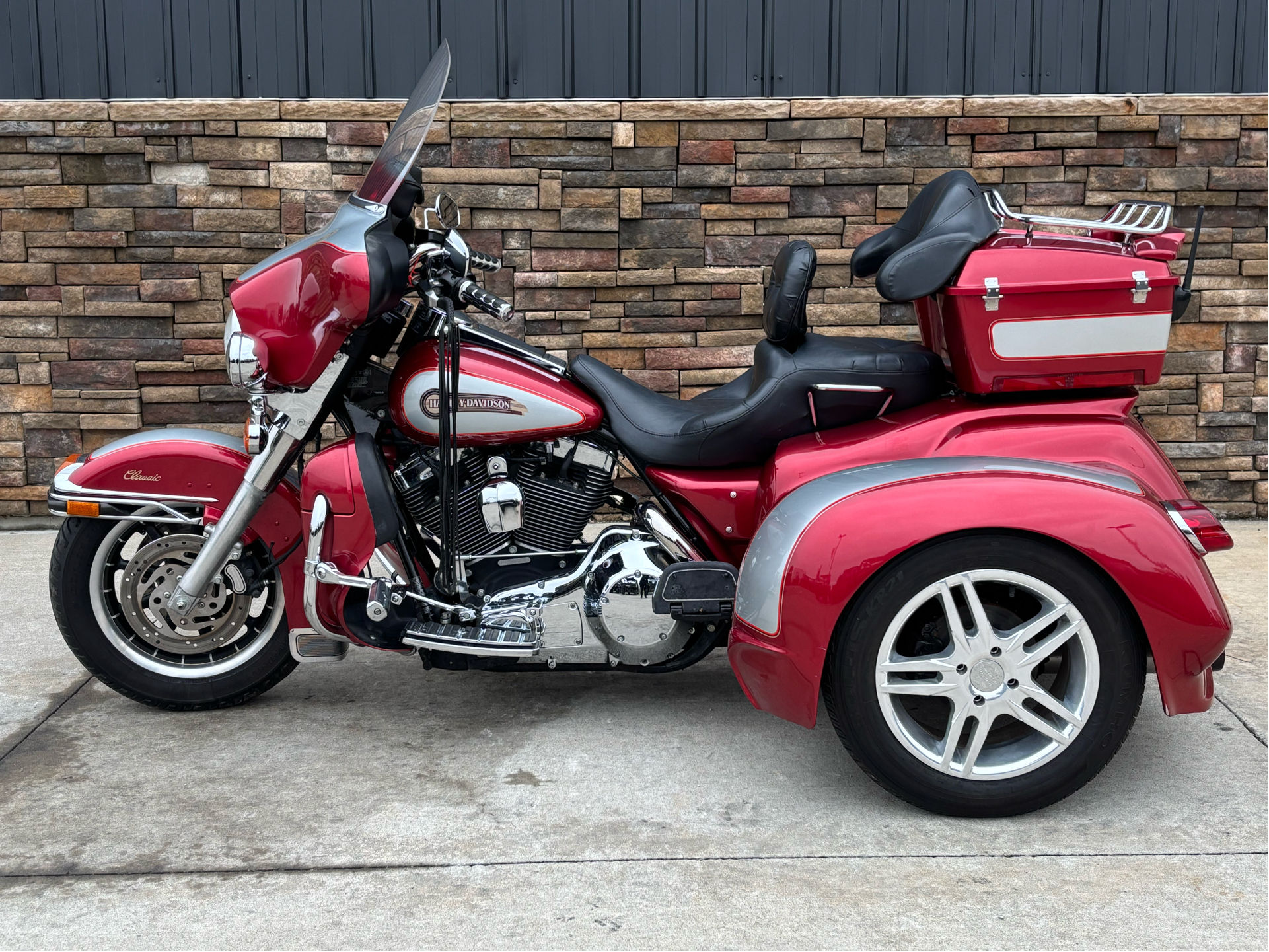 2005 Harley-Davidson FLHTC/FLHTCI Electra Glide® Classic in Columbia, Missouri - Photo 1
