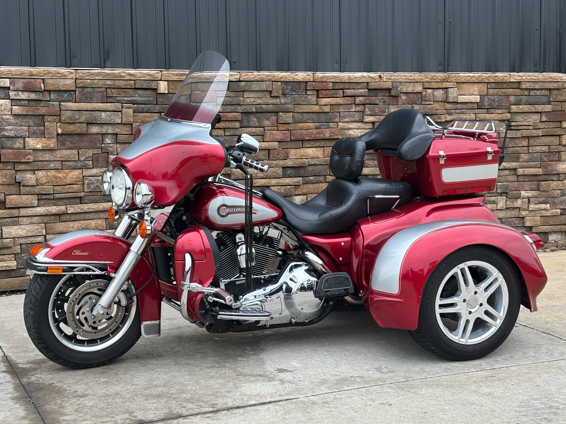 2005 Harley-Davidson FLHTC/FLHTCI Electra Glide® Classic in Columbia, Missouri - Photo 2