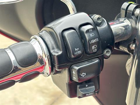 2005 Harley-Davidson FLHTC/FLHTCI Electra Glide® Classic in Columbia, Missouri - Photo 11
