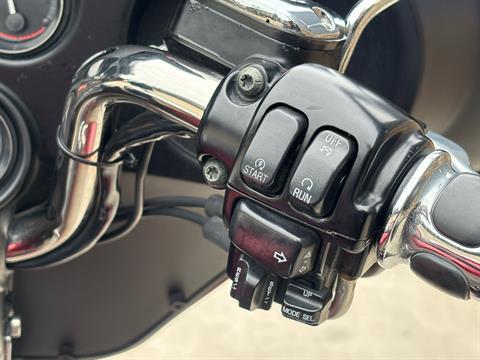 2005 Harley-Davidson FLHTC/FLHTCI Electra Glide® Classic in Columbia, Missouri - Photo 12