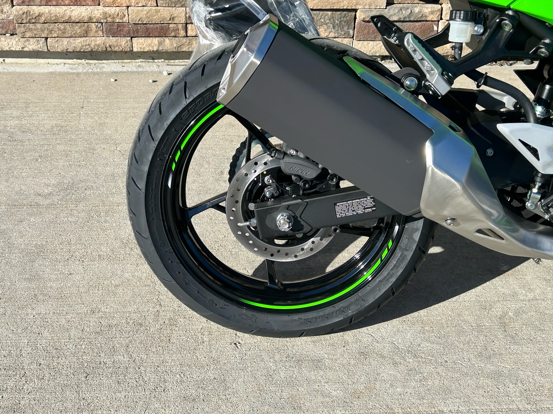 2025 Kawasaki Ninja 500 SE KRT Edition ABS in Columbia, Missouri - Photo 10