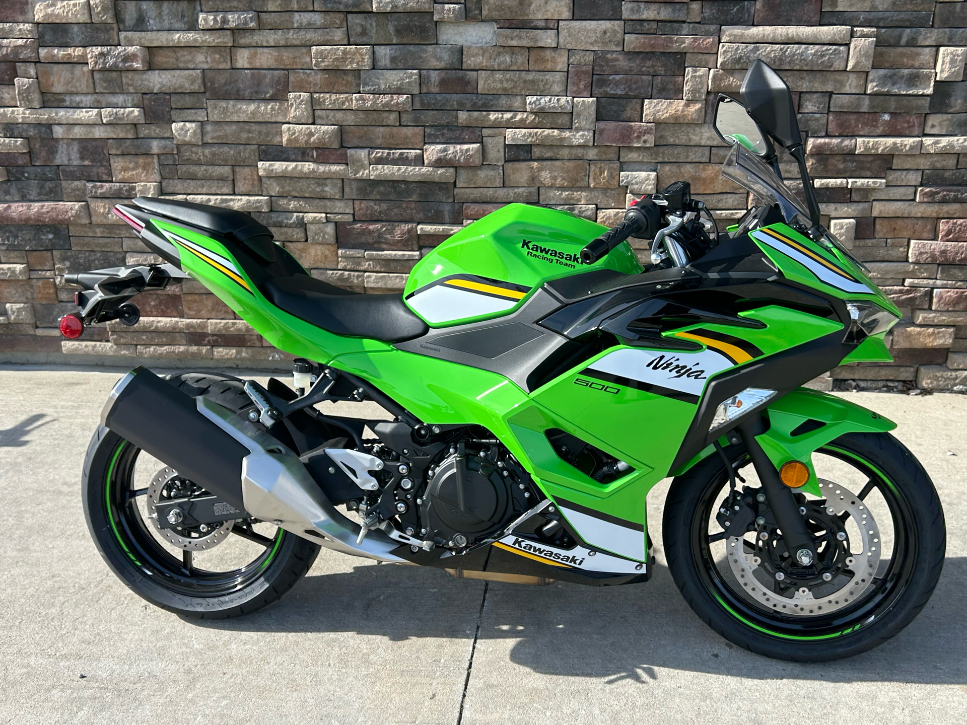 2025 Kawasaki Ninja 500 KRT Edition in Columbia, Missouri - Photo 9