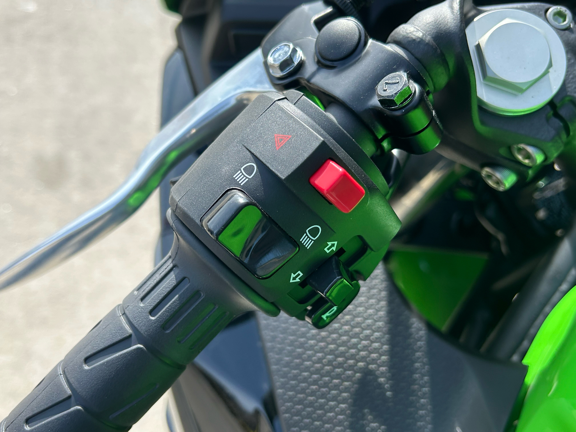 2025 Kawasaki Ninja 500 KRT Edition in Columbia, Missouri - Photo 7