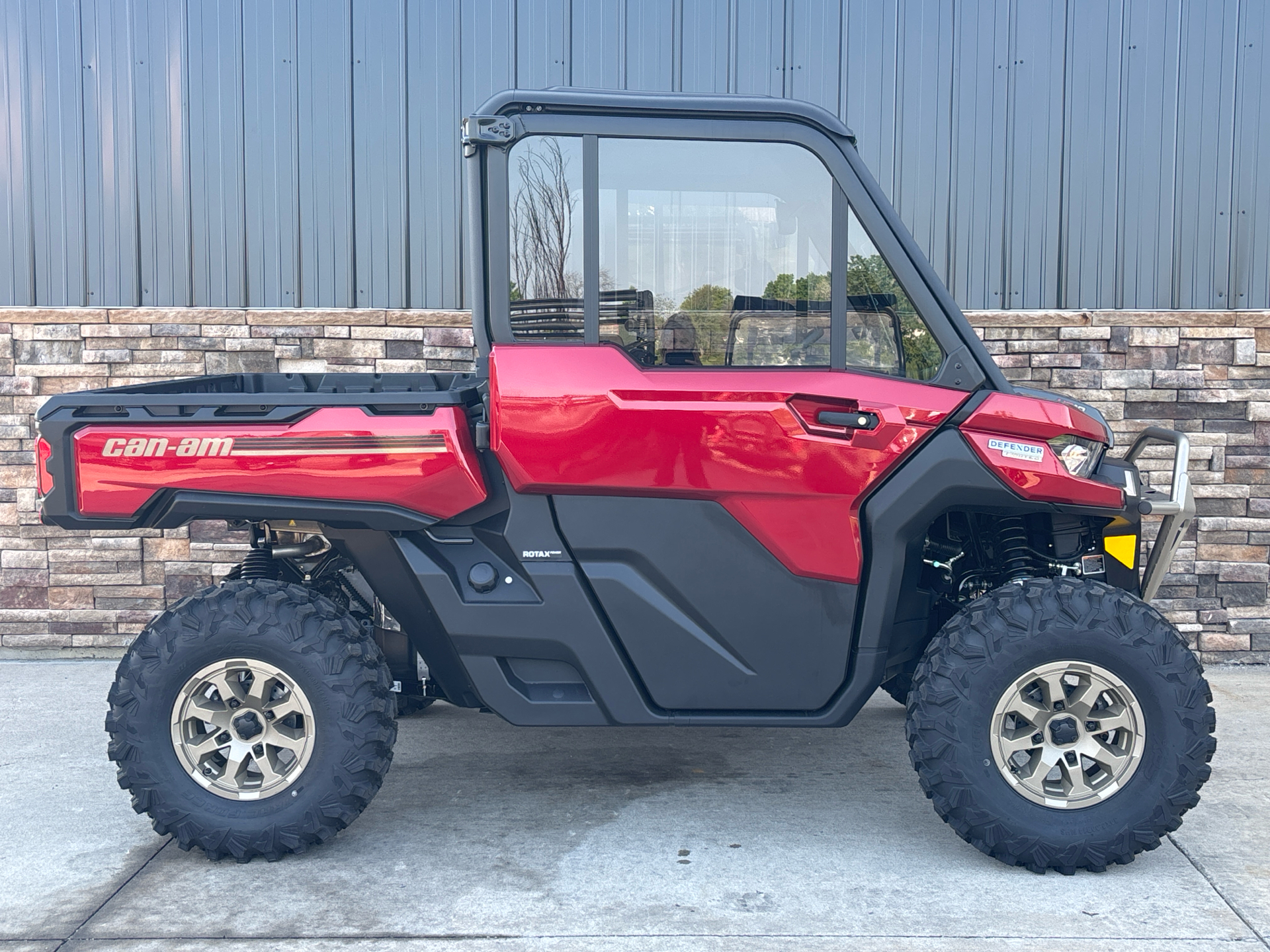 2025 Can-Am Defender Limited in Columbia, Missouri - Photo 1