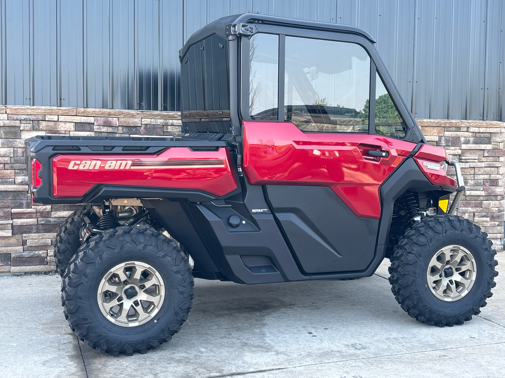 2025 Can-Am Defender Limited in Columbia, Missouri - Photo 2