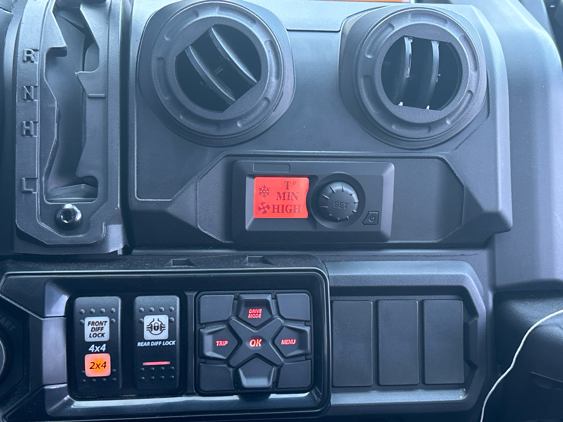 2025 Can-Am Defender Limited in Columbia, Missouri - Photo 8