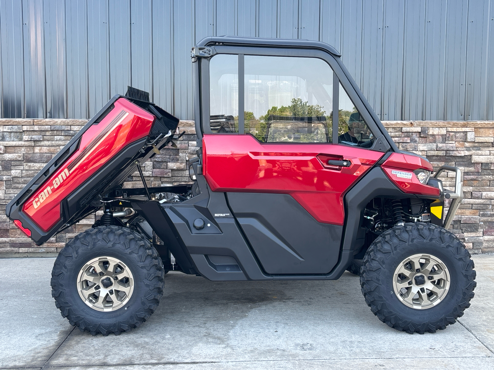 2025 Can-Am Defender Limited in Columbia, Missouri - Photo 9