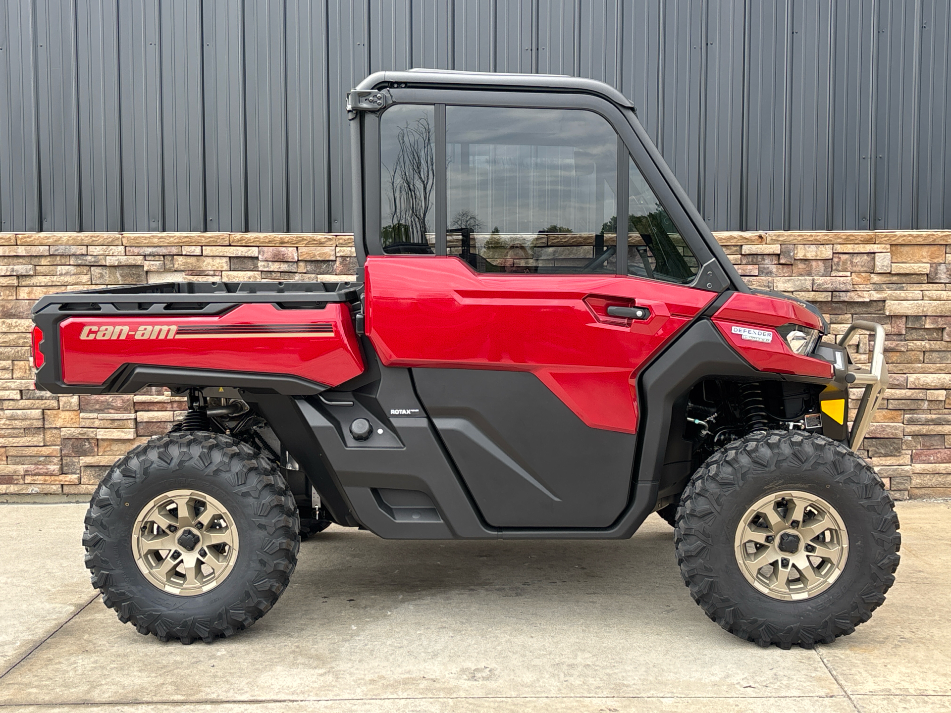 2025 Can-Am Defender Limited in Columbia, Missouri - Photo 1