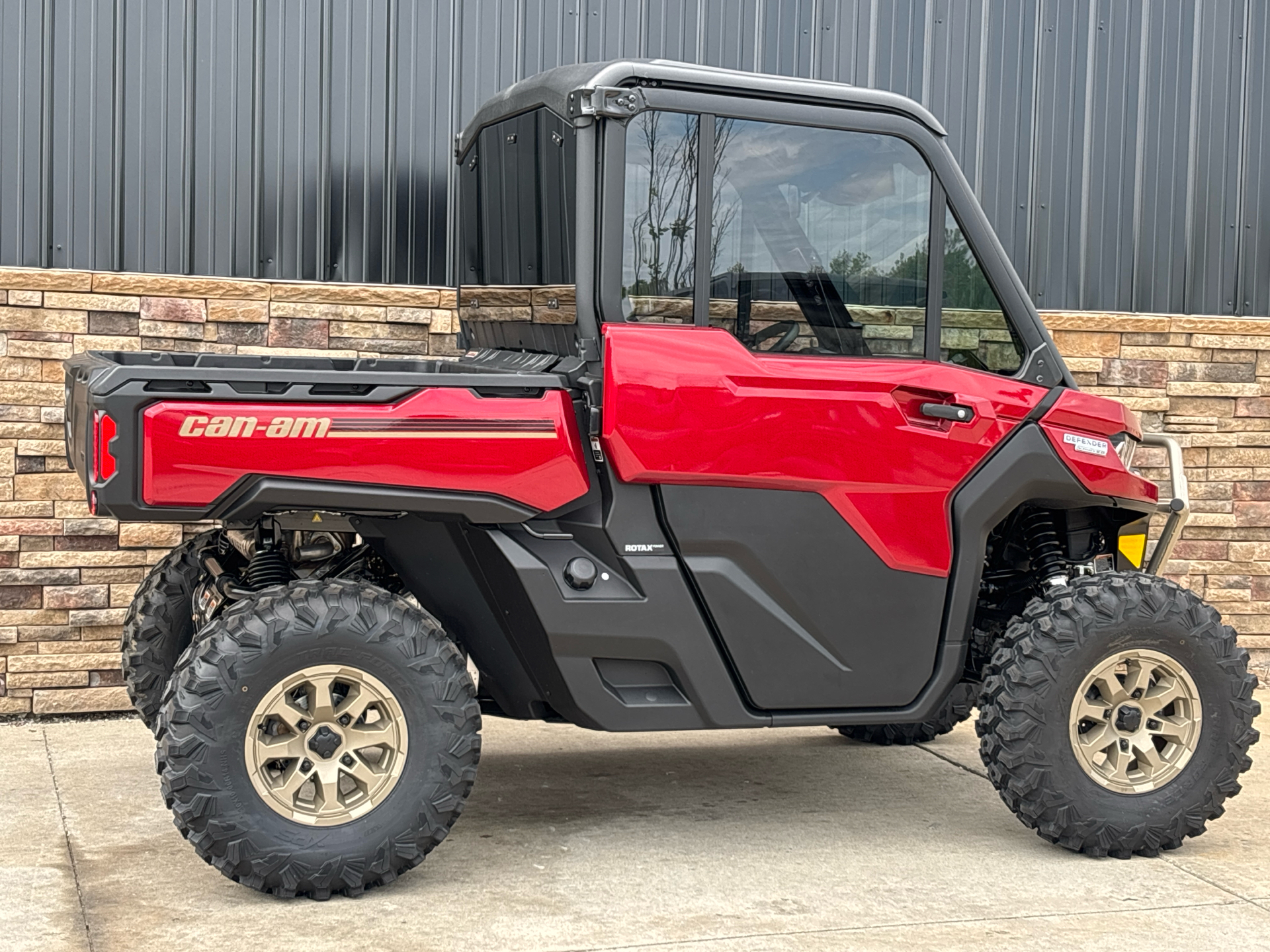 2025 Can-Am Defender Limited in Columbia, Missouri - Photo 2