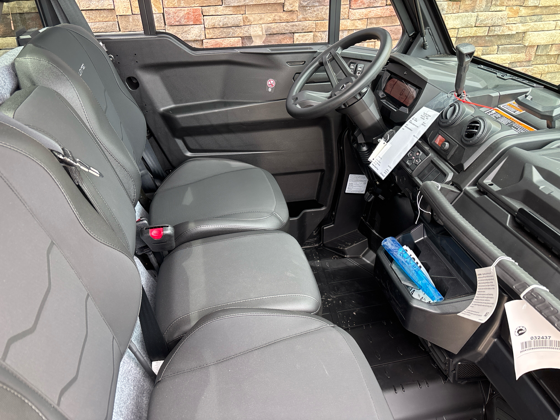 2025 Can-Am Defender Limited in Columbia, Missouri - Photo 6