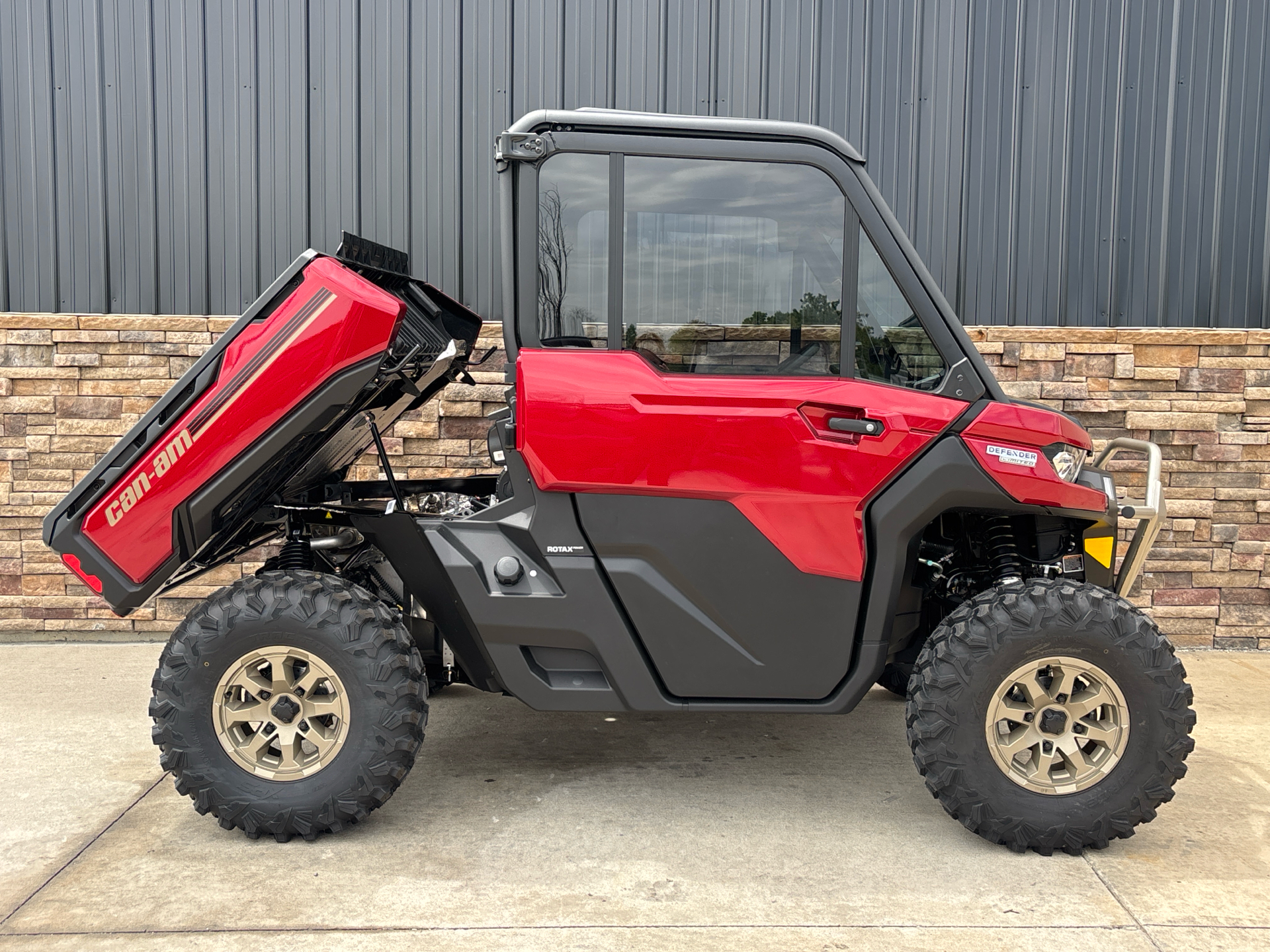 2025 Can-Am Defender Limited in Columbia, Missouri - Photo 7