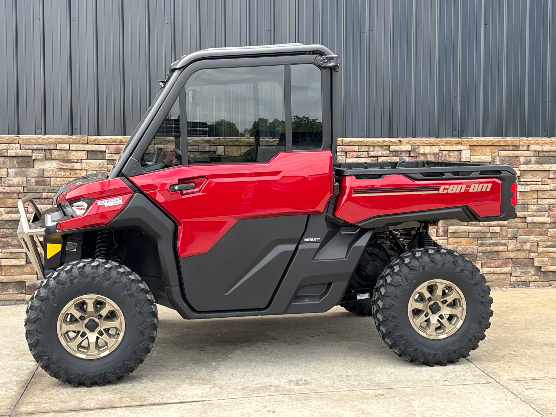 2025 Can-Am Defender Limited in Columbia, Missouri - Photo 14
