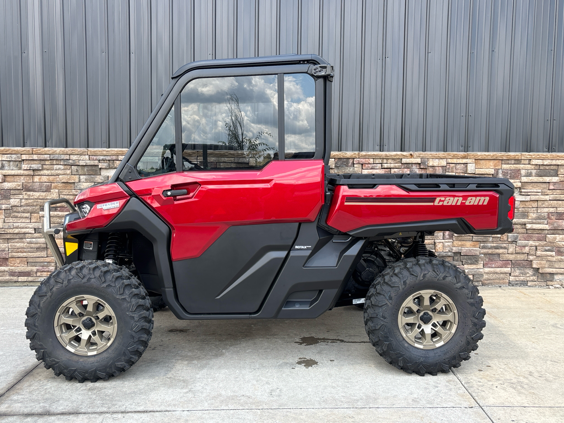 2025 Can-Am Defender Limited in Columbia, Missouri - Photo 1