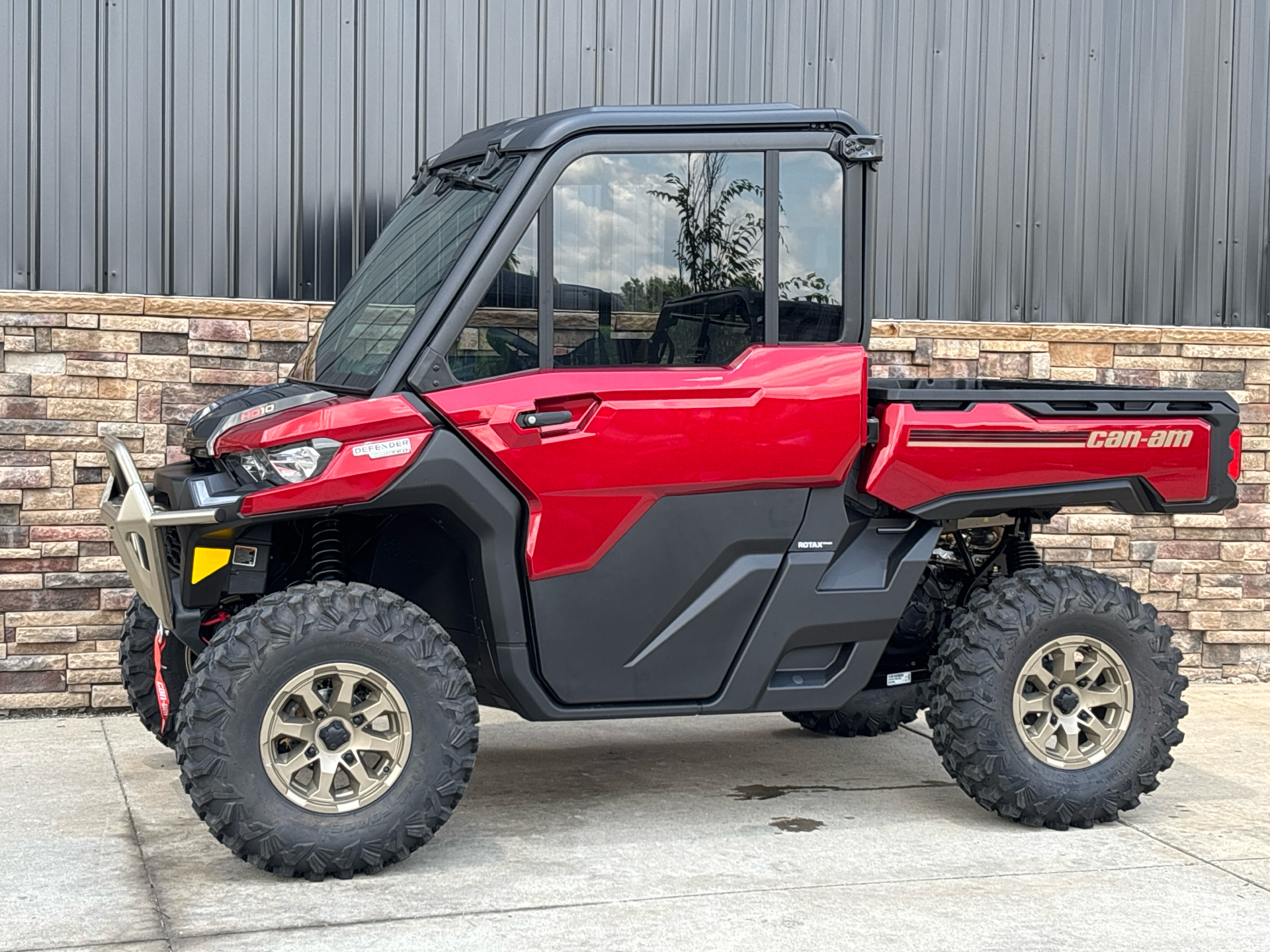 2025 Can-Am Defender Limited in Columbia, Missouri - Photo 2