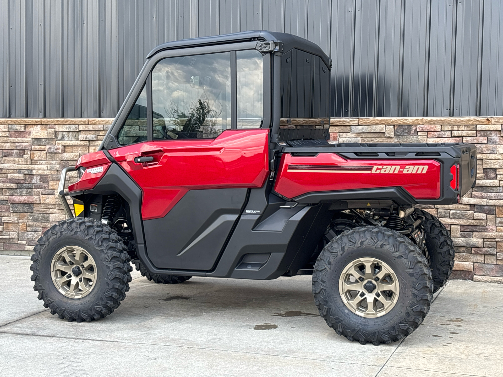2025 Can-Am Defender Limited in Columbia, Missouri - Photo 3
