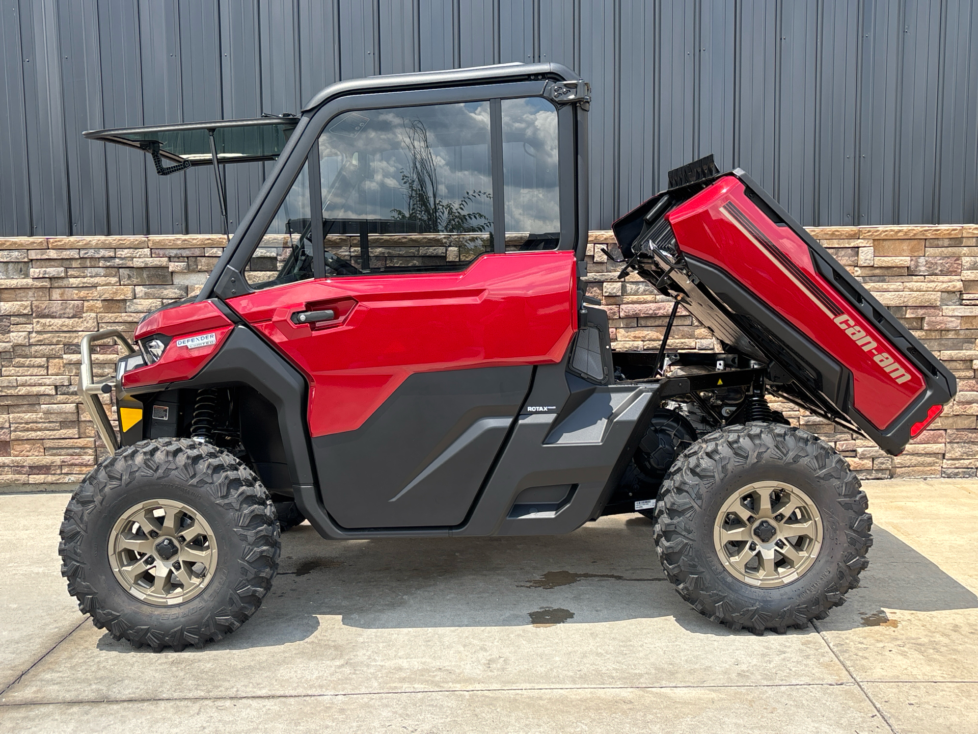 2025 Can-Am Defender Limited in Columbia, Missouri - Photo 5