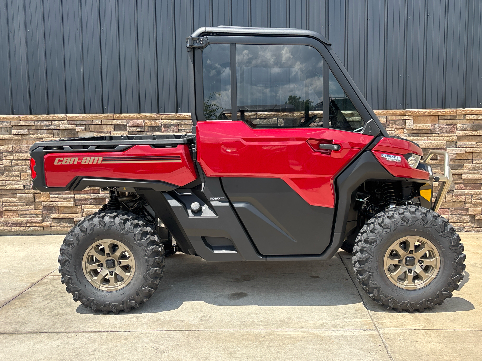 2025 Can-Am Defender Limited in Columbia, Missouri - Photo 11