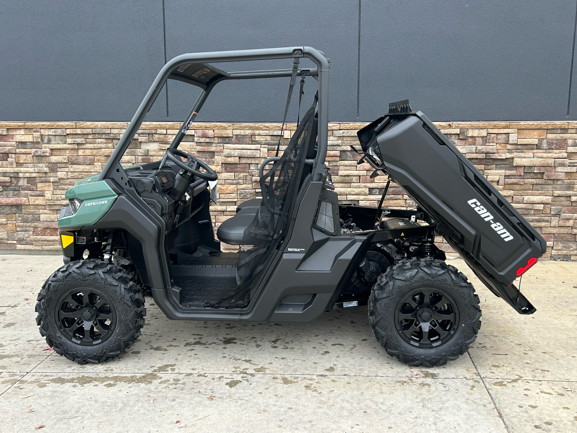 2025 Can-Am Defender DPS HD9 in Columbia, Missouri - Photo 5