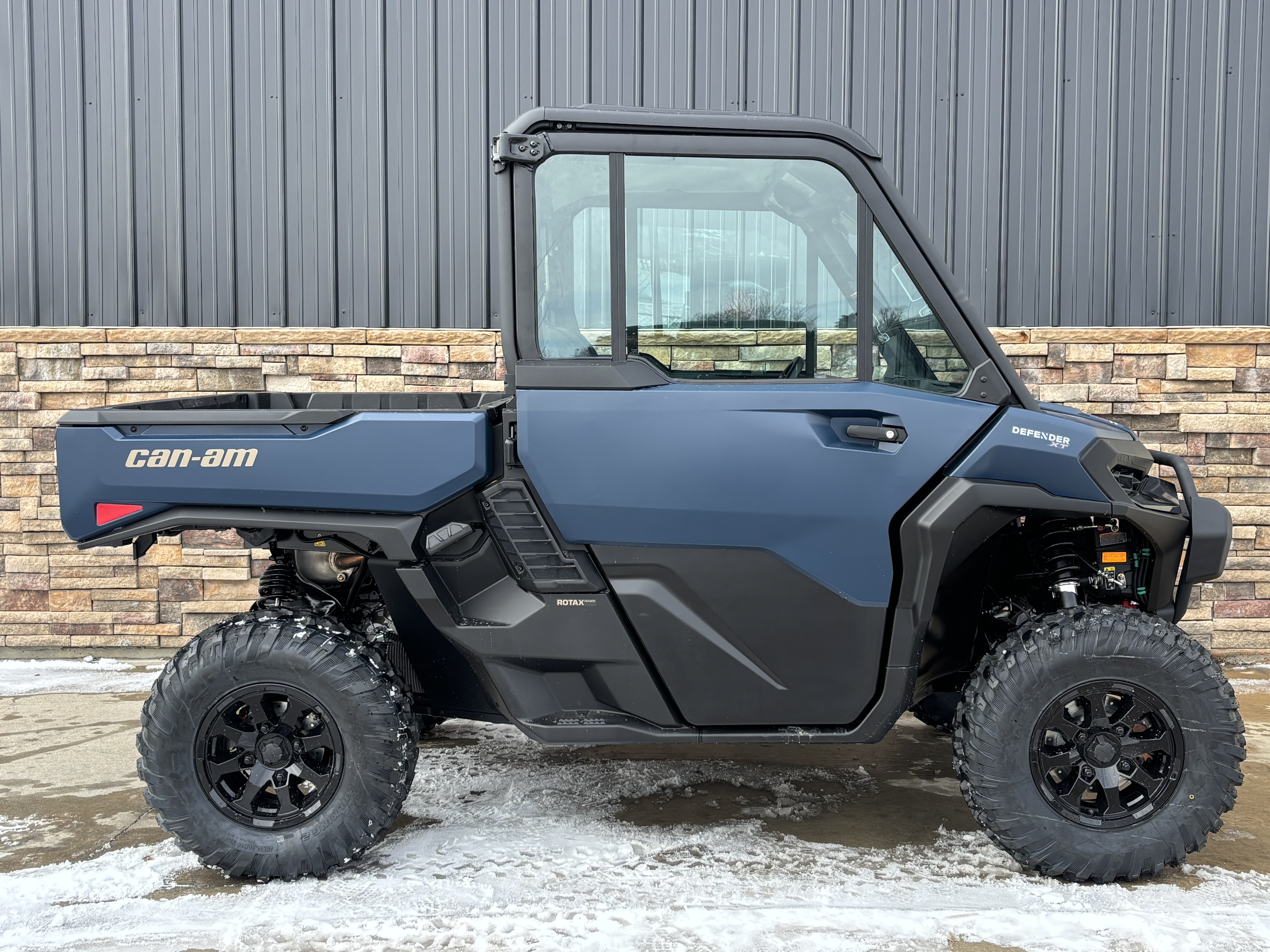 2026 Can-Am Defender XT CAB HD11 in Columbia, Missouri - Photo 1