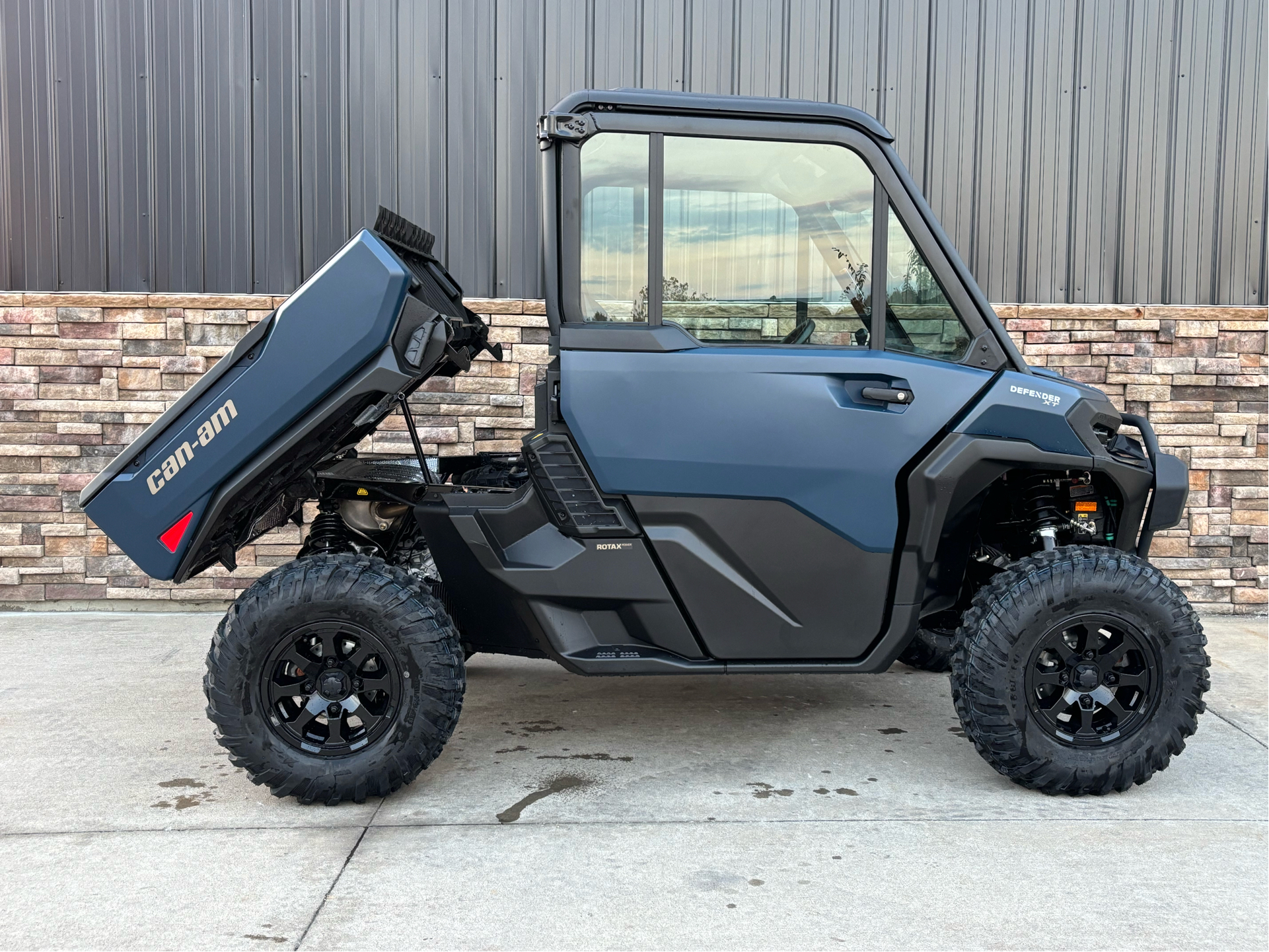 2026 Can-Am Defender XT CAB HD11 in Columbia, Missouri - Photo 8