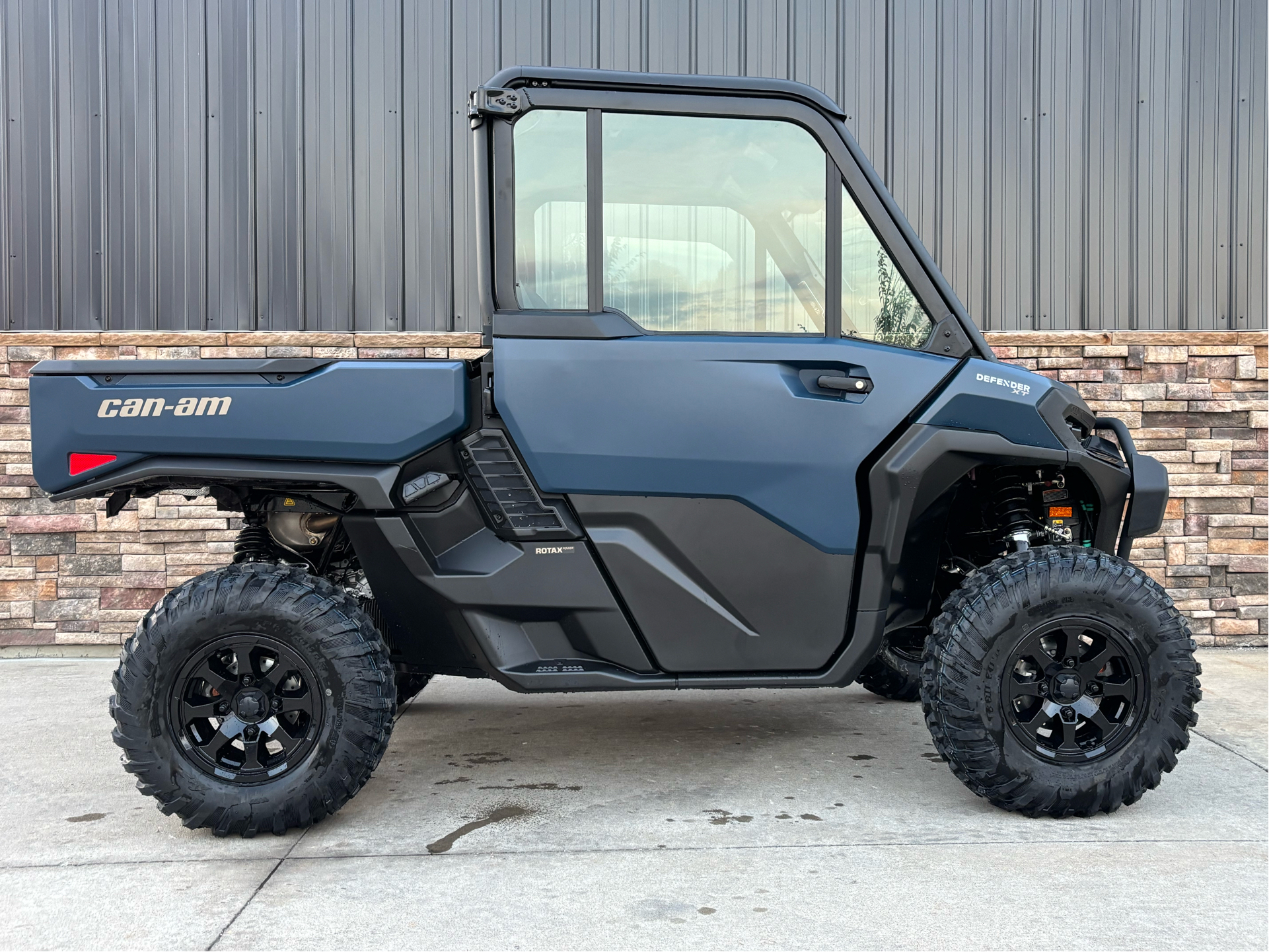 2026 Can-Am Defender XT CAB HD11 in Columbia, Missouri - Photo 1