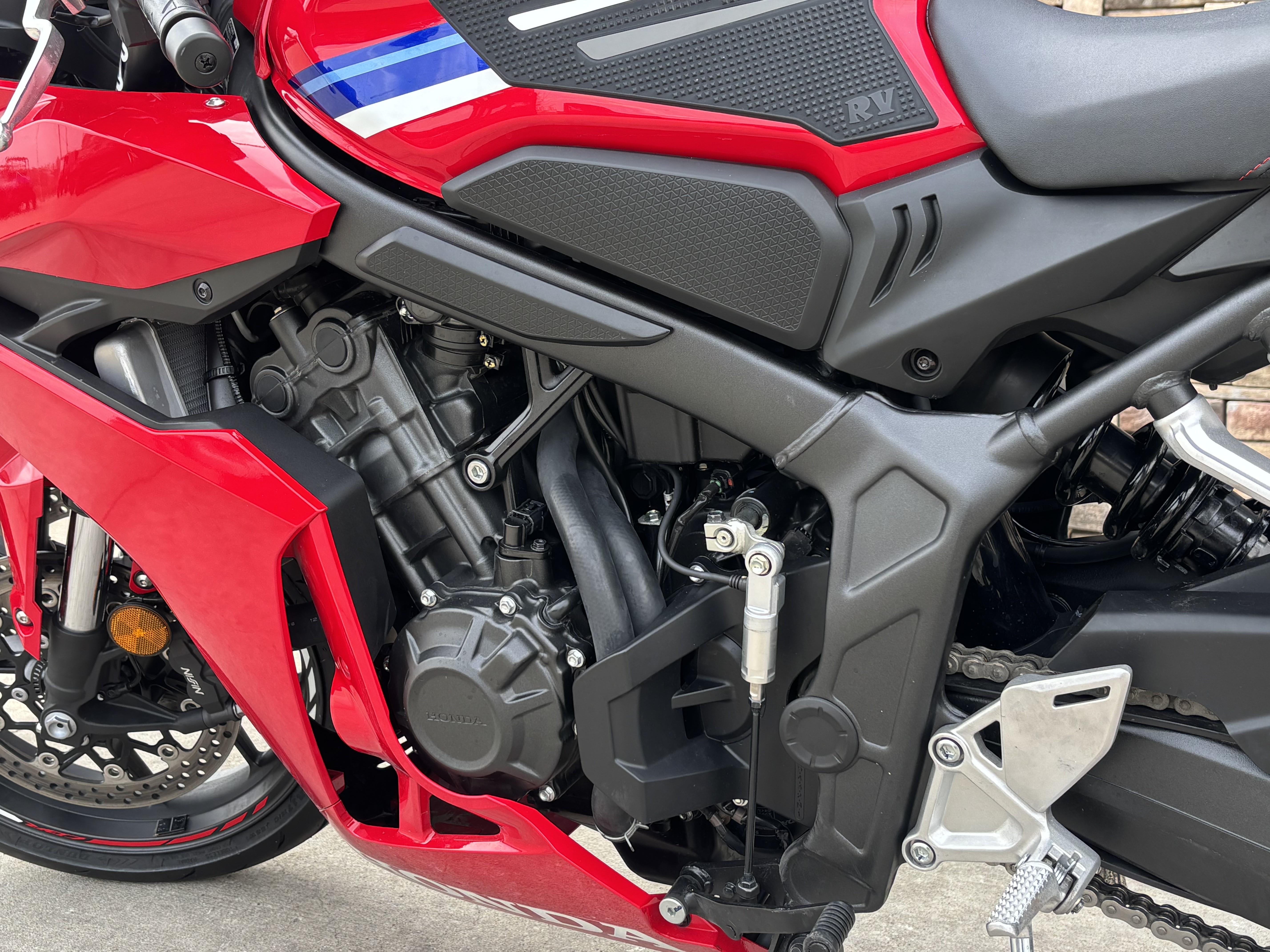 2024 Honda CBR650R ABS in Columbia, Missouri - Photo 6