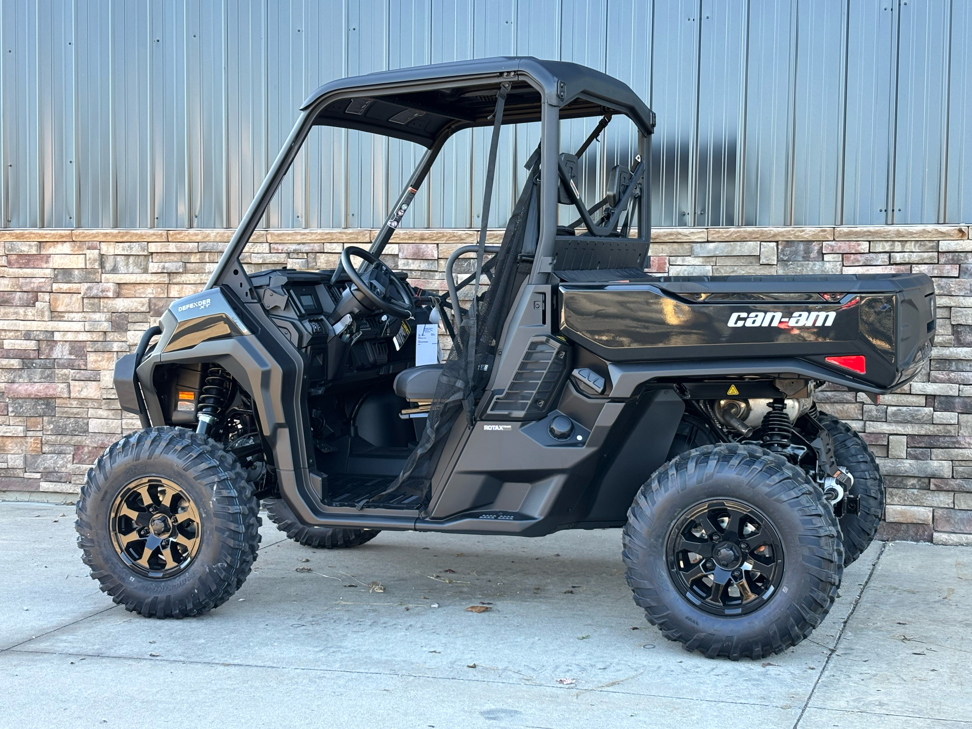 2026 Can-Am Defender XT HD11 in Columbia, Missouri - Photo 3