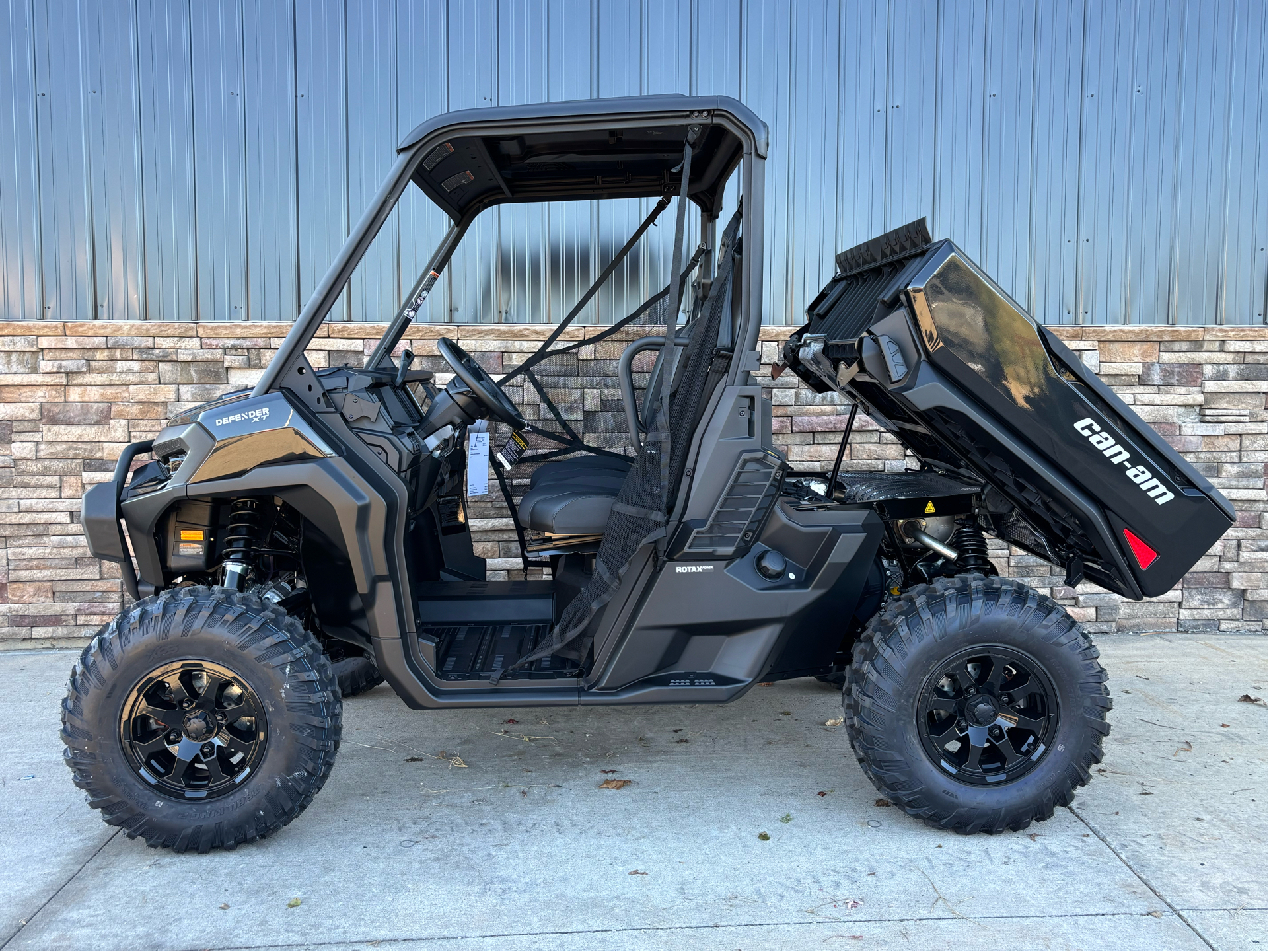 2026 Can-Am Defender XT HD11 in Columbia, Missouri - Photo 7